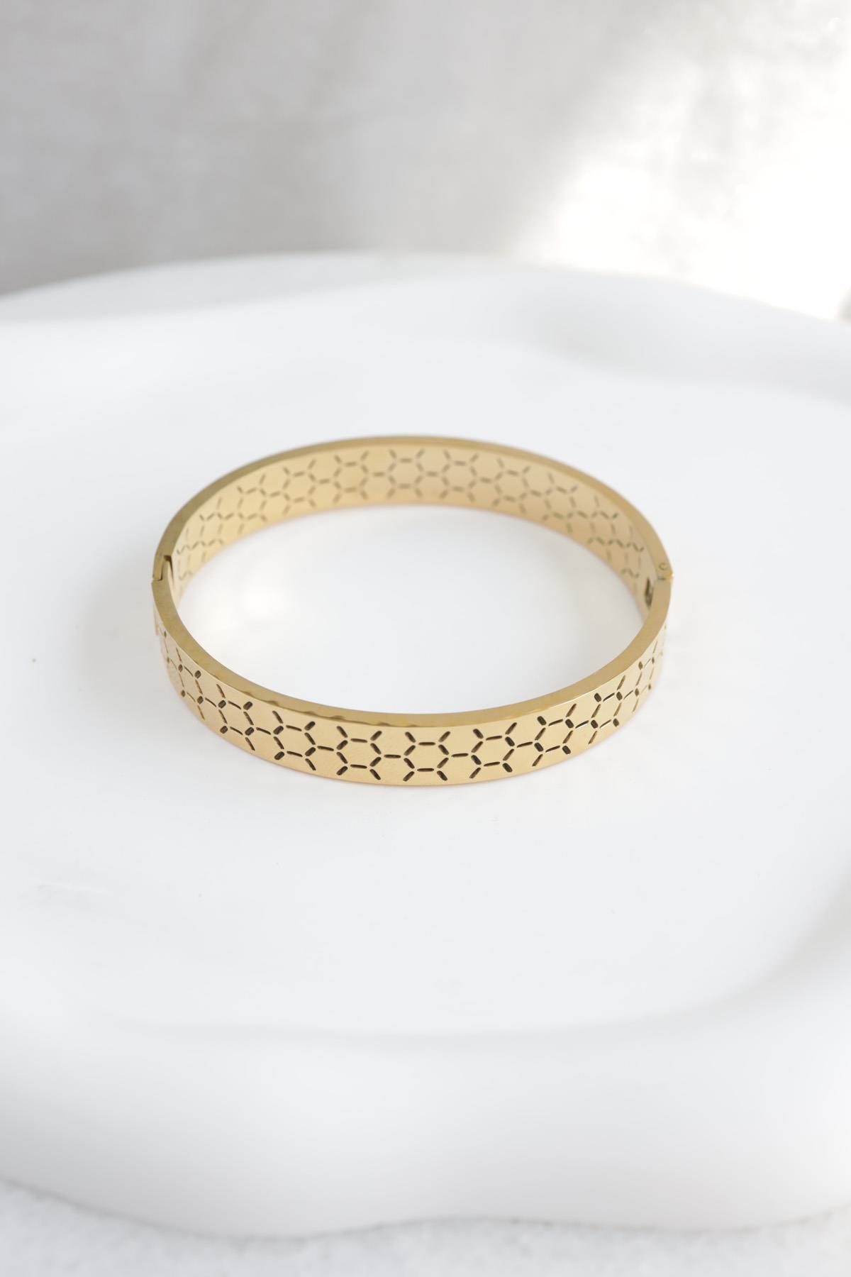 Geometrik Desenli Gold Çelik Kelepçe Bileklik
