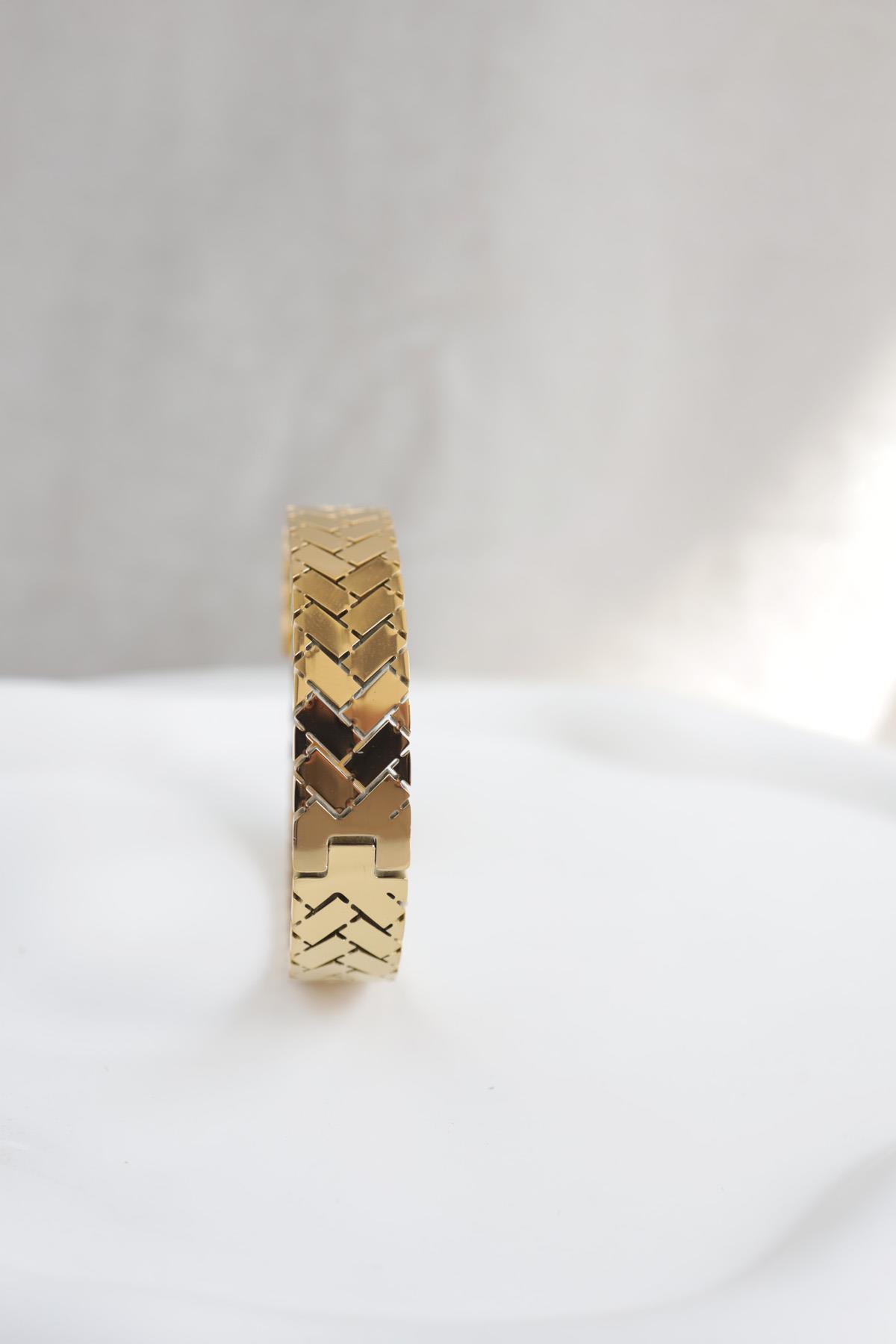 Geometrik Desenli Gold Çelik Kelepçe Bileklik