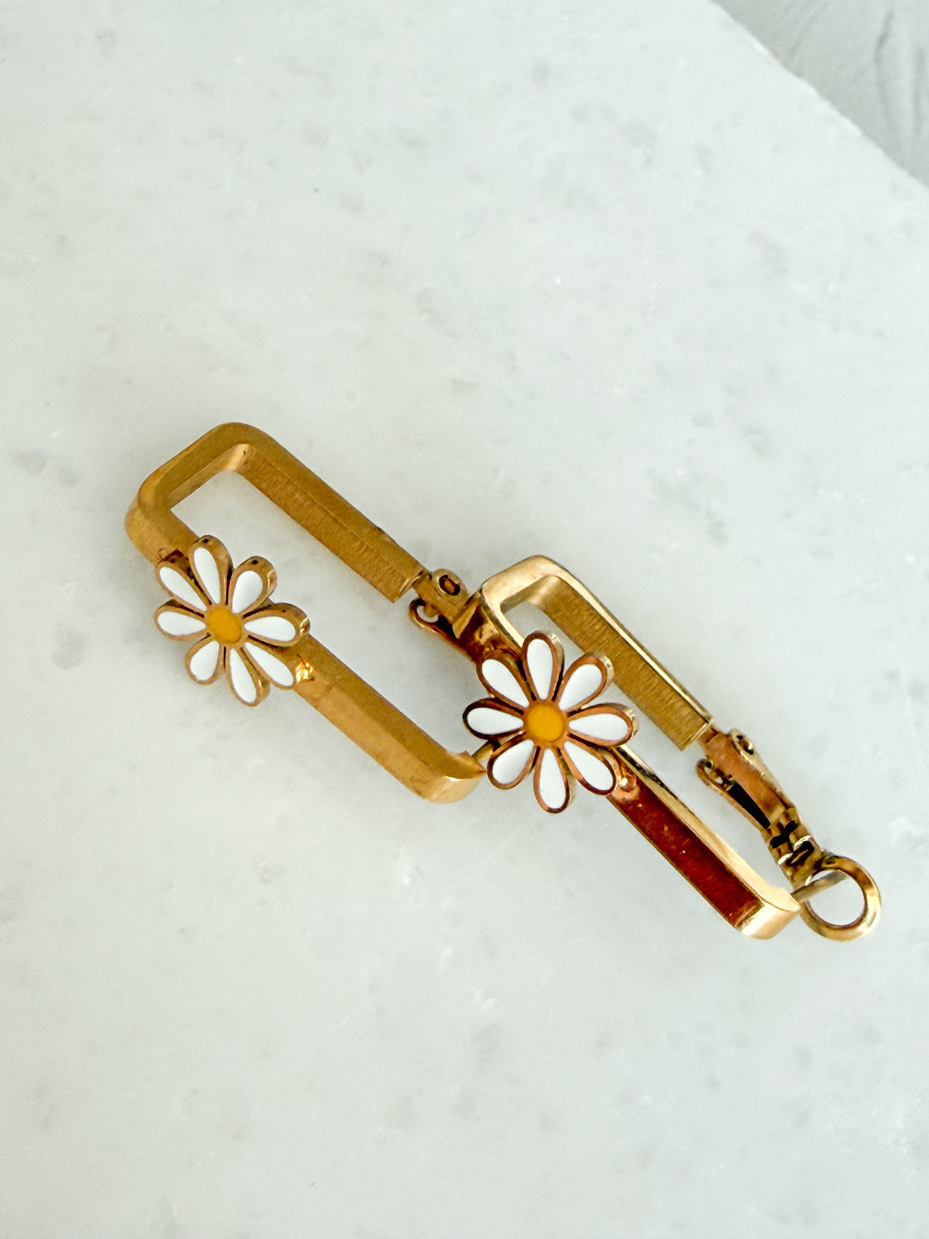 Dikdörtgen Model Modern Papatya Küpe 