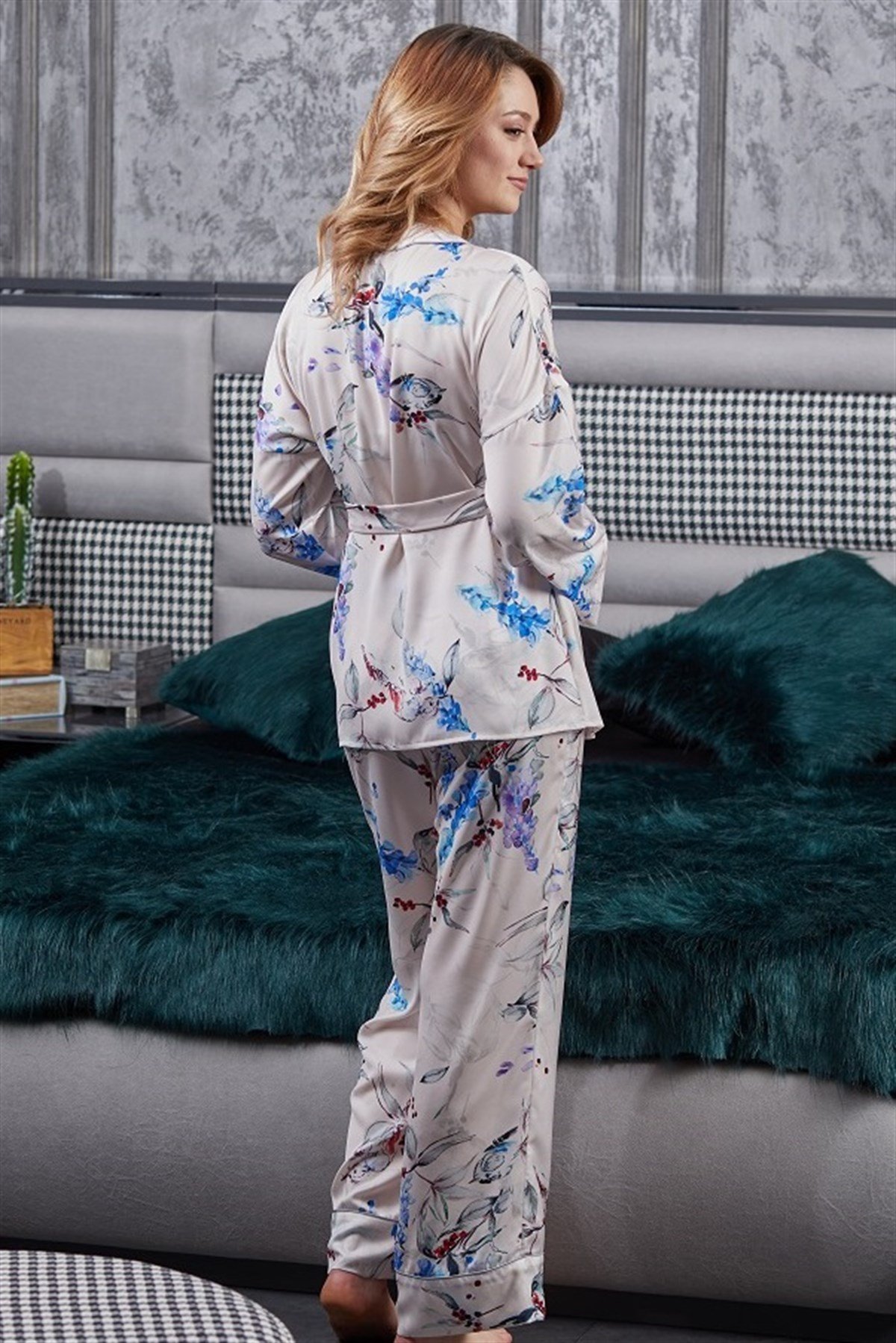 İpek Pijama Bahar Çiçek Desenli