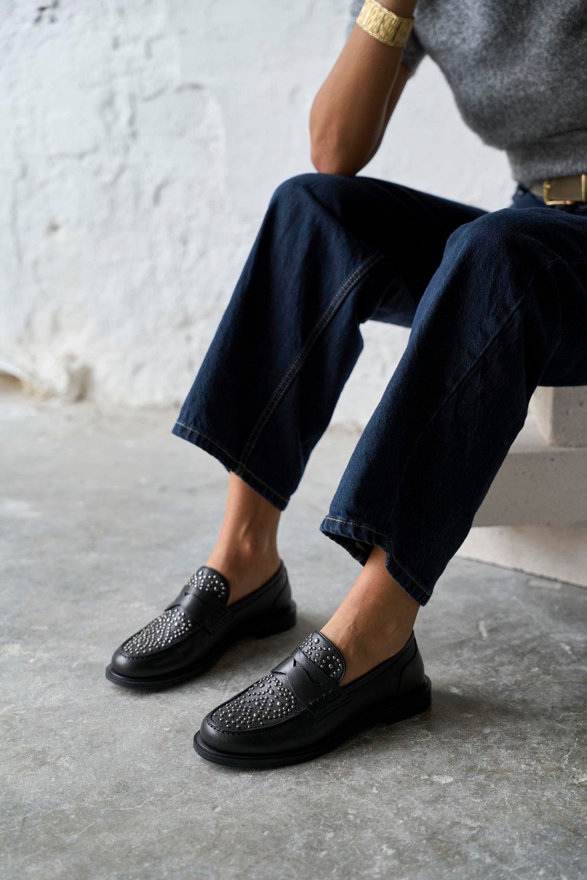 ADİLES SİYAH DERİ MAKOSEN