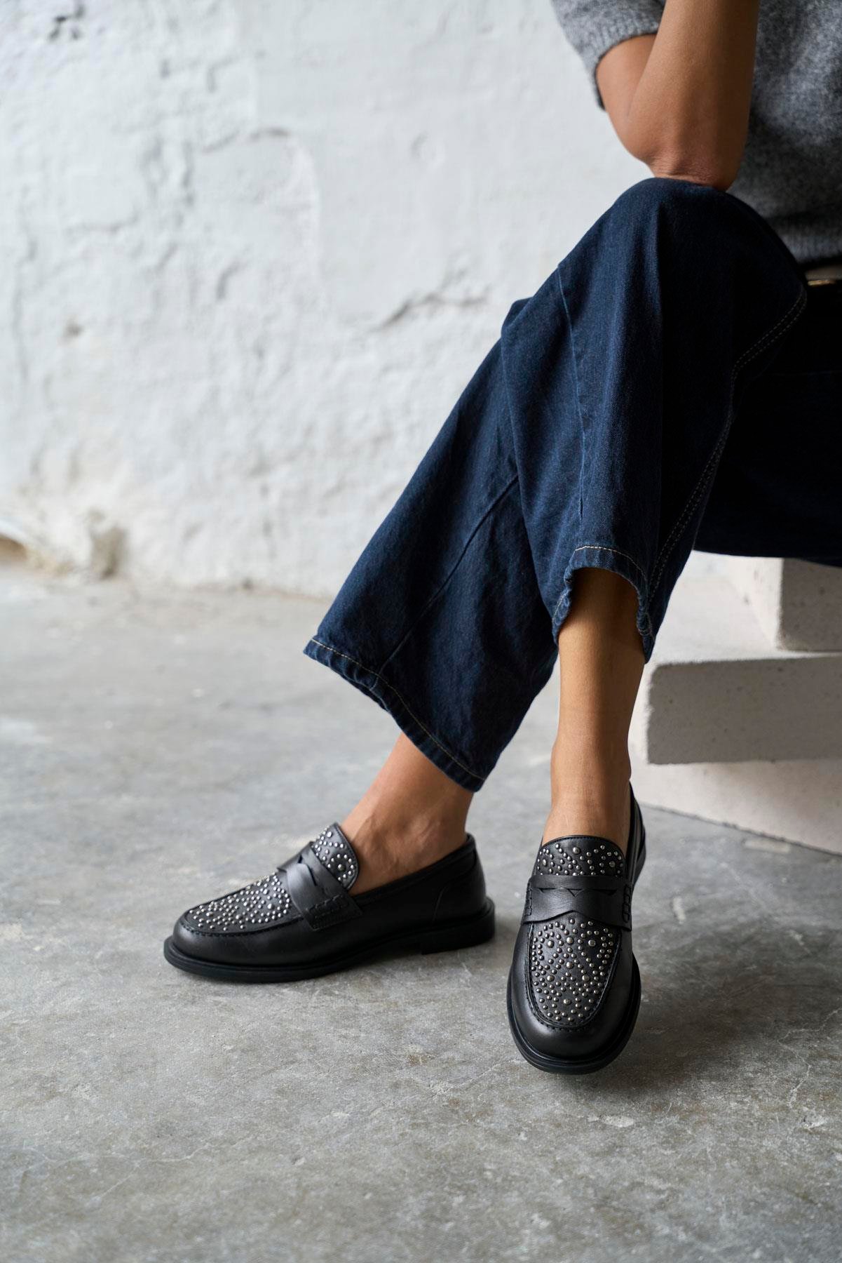 ADİLES SİYAH DERİ MAKOSEN