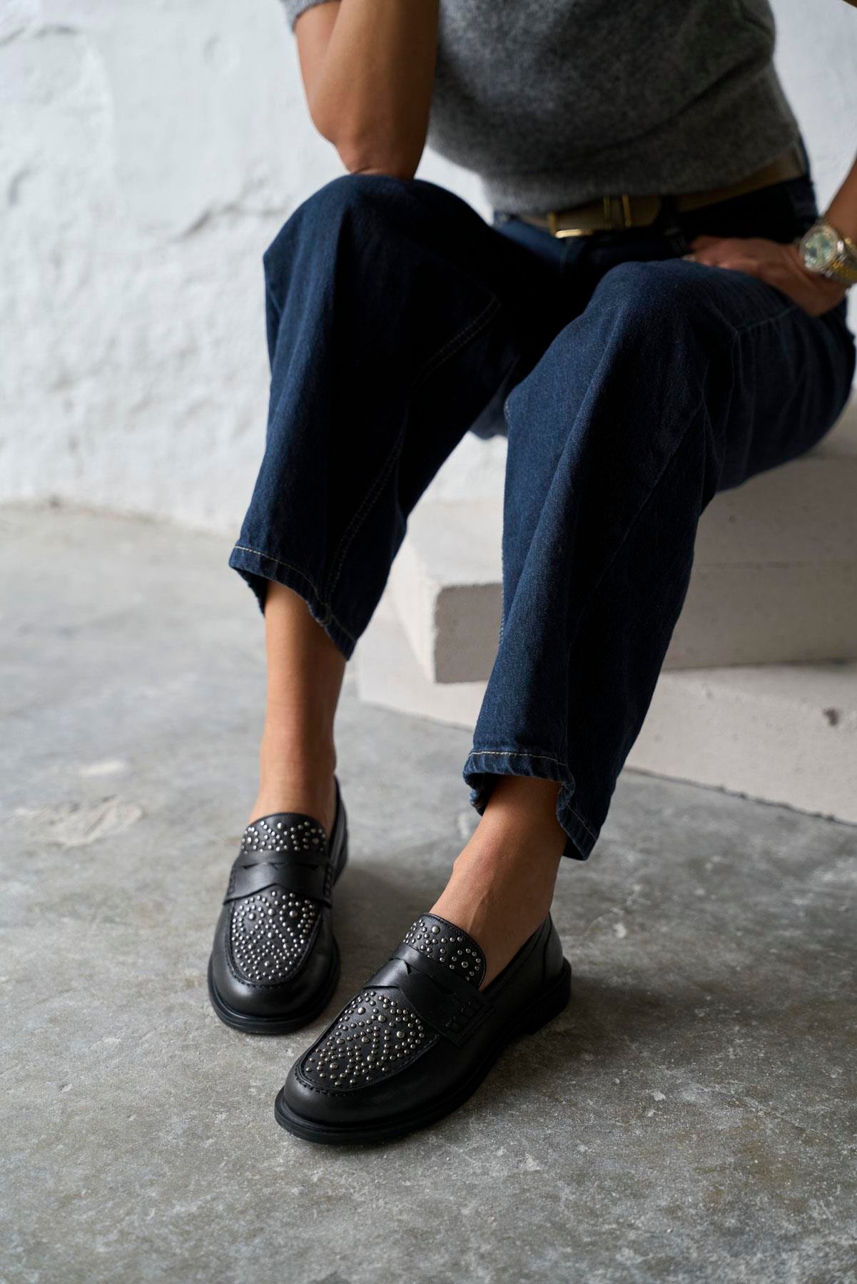 ADİLES SİYAH DERİ MAKOSEN