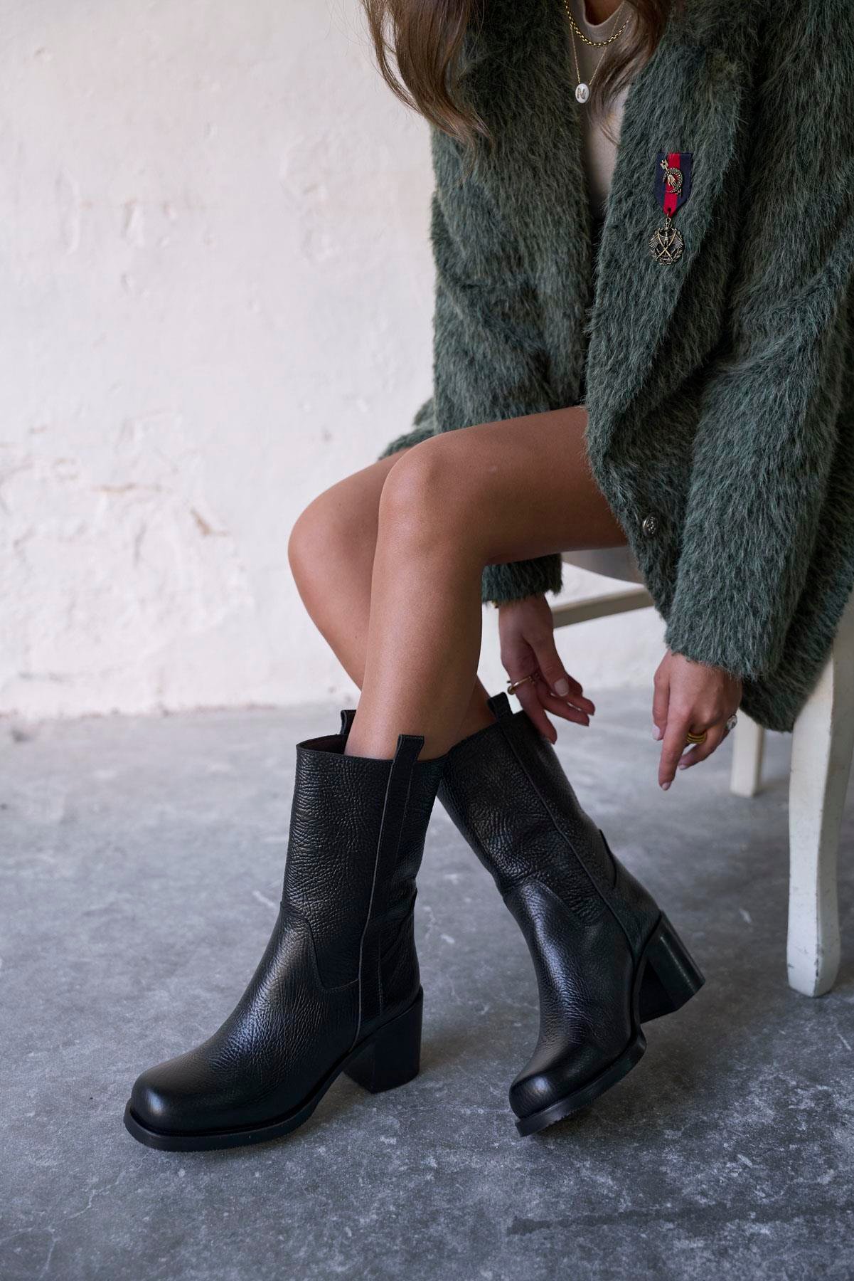 ALMO SİYAH DERİ ÇİZME