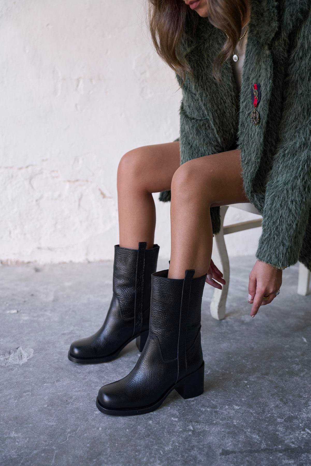 ALMO SİYAH DERİ ÇİZME