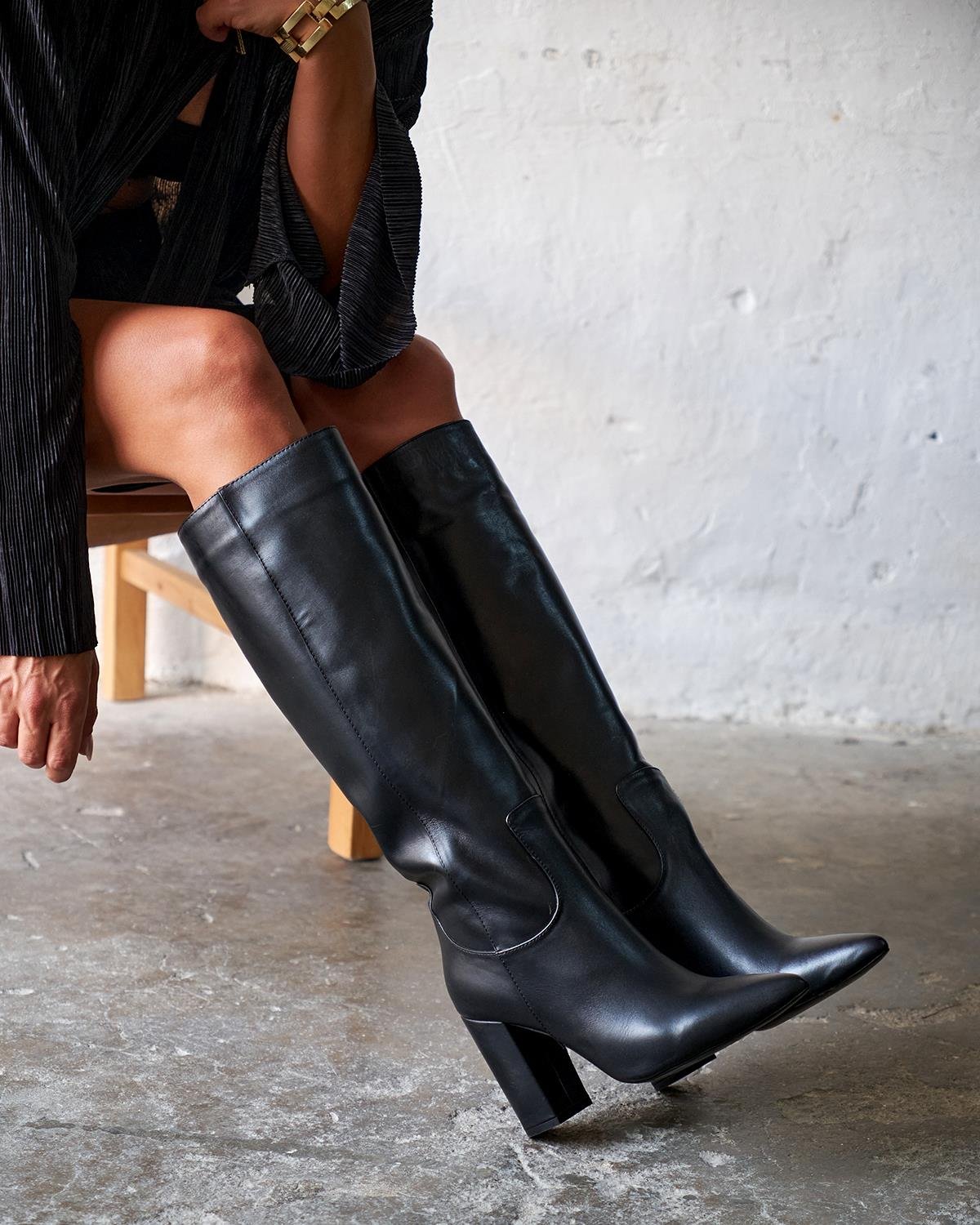 ALTO SİYAH DERİ ÇİZME