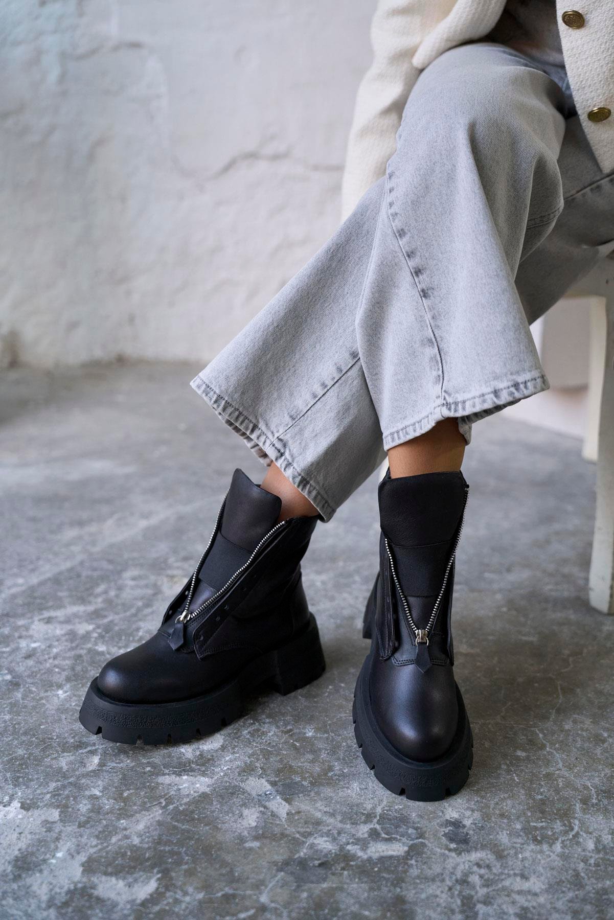 AVANE SİYAH DERİ BOT