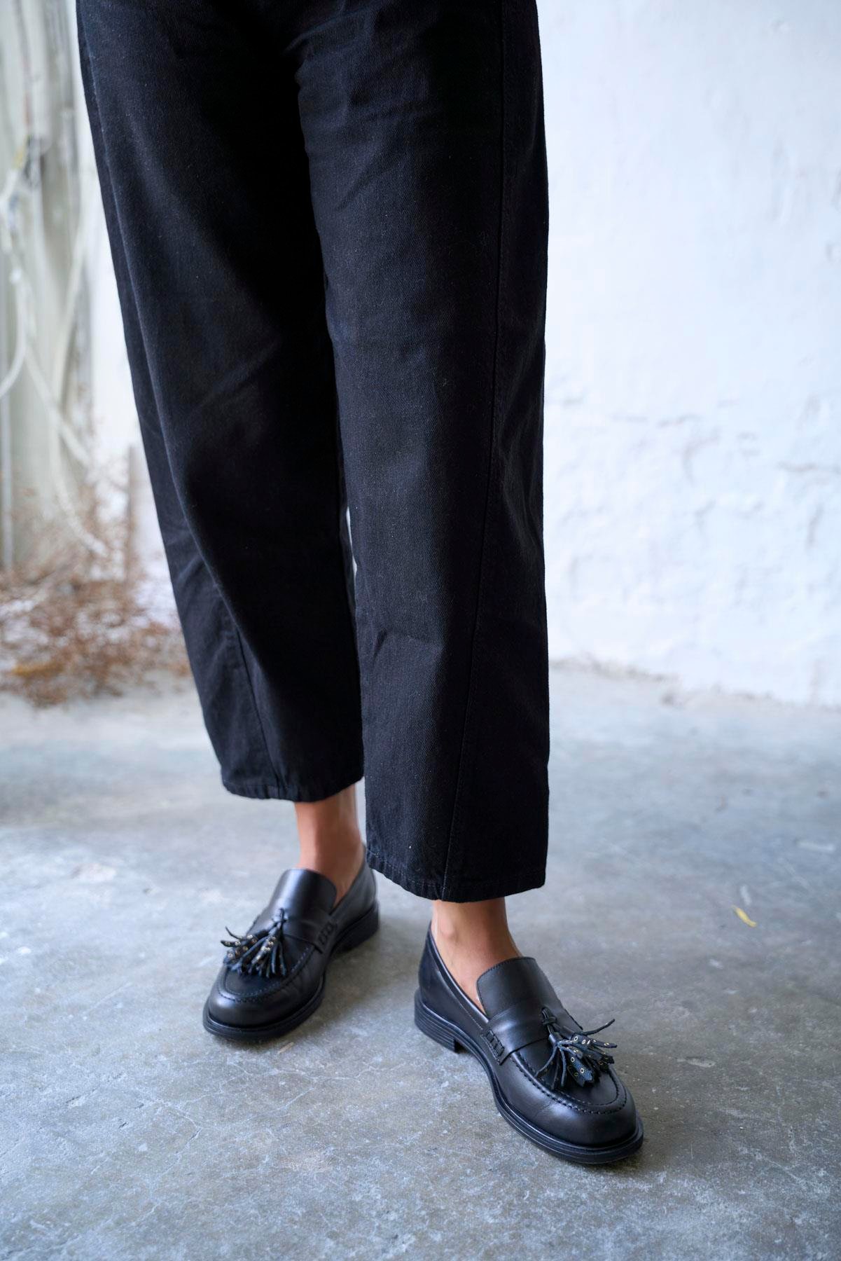 BREDA SİYAH DERİ MAKOSEN