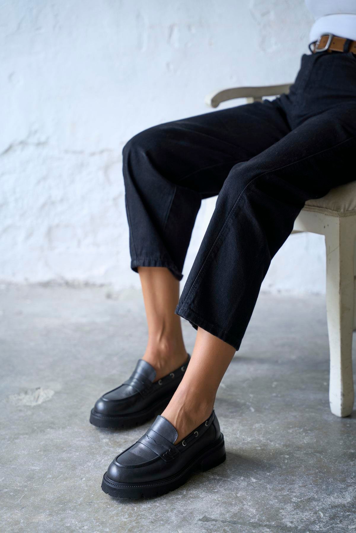 CAUX SİYAH DERİ MAKOSEN