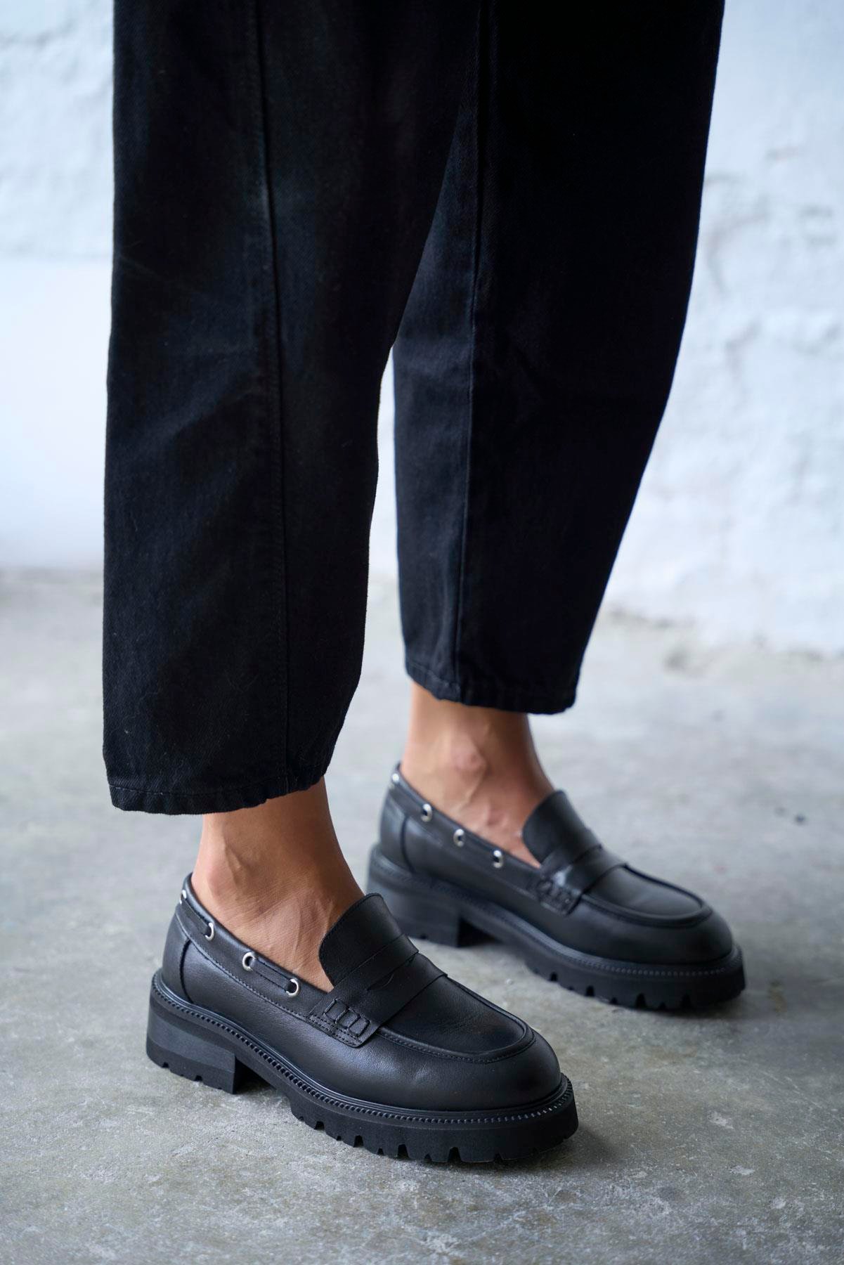 CAUX SİYAH DERİ MAKOSEN