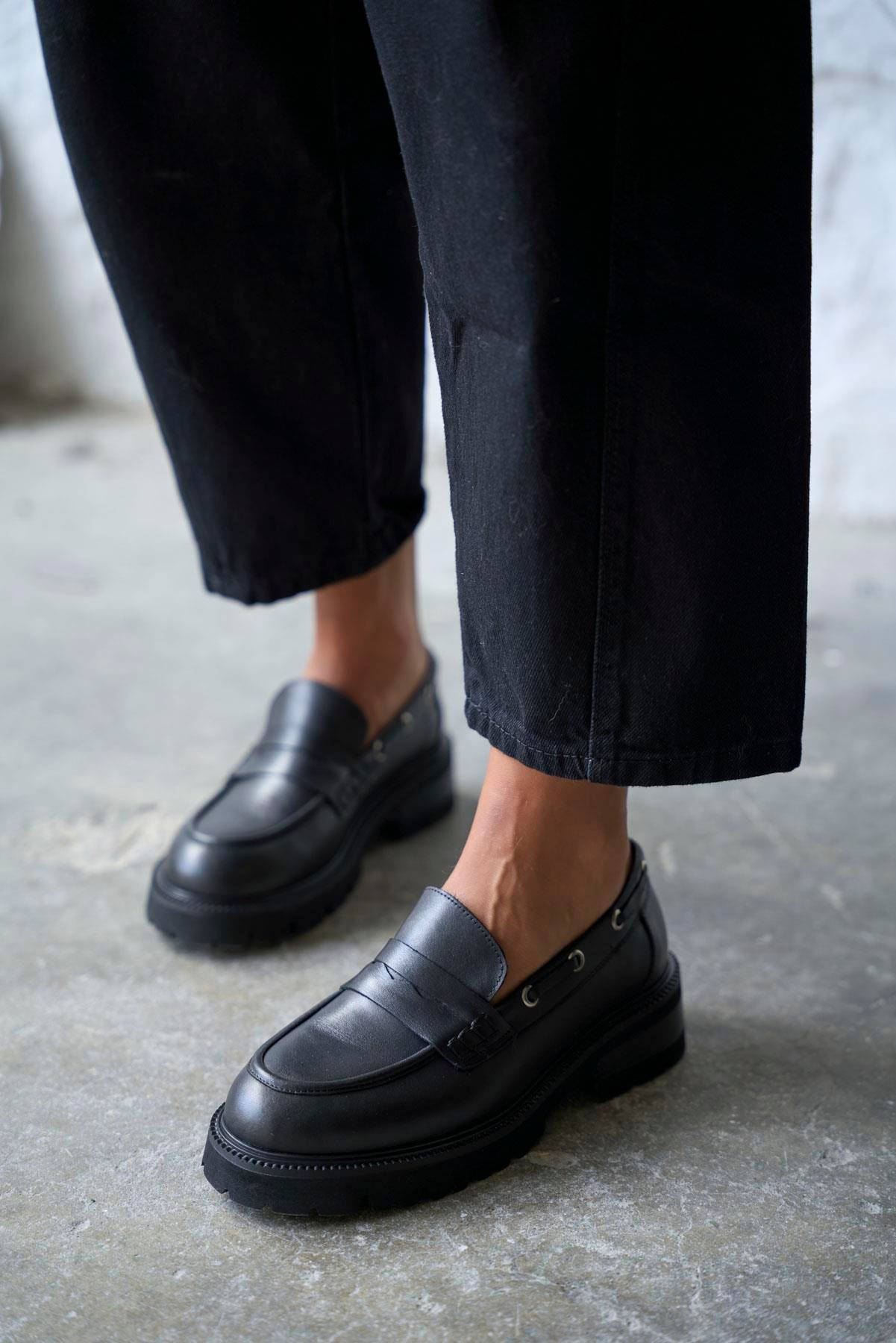 CAUX SİYAH DERİ MAKOSEN