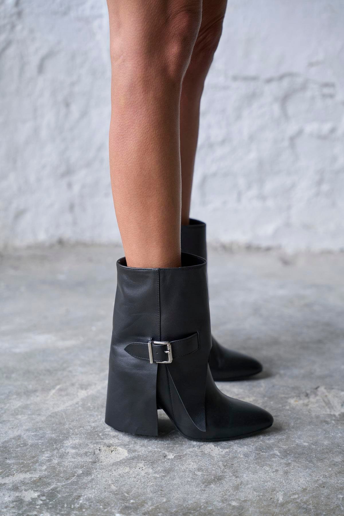 CERNY SİYAH DERİ TOPUKLU BOT