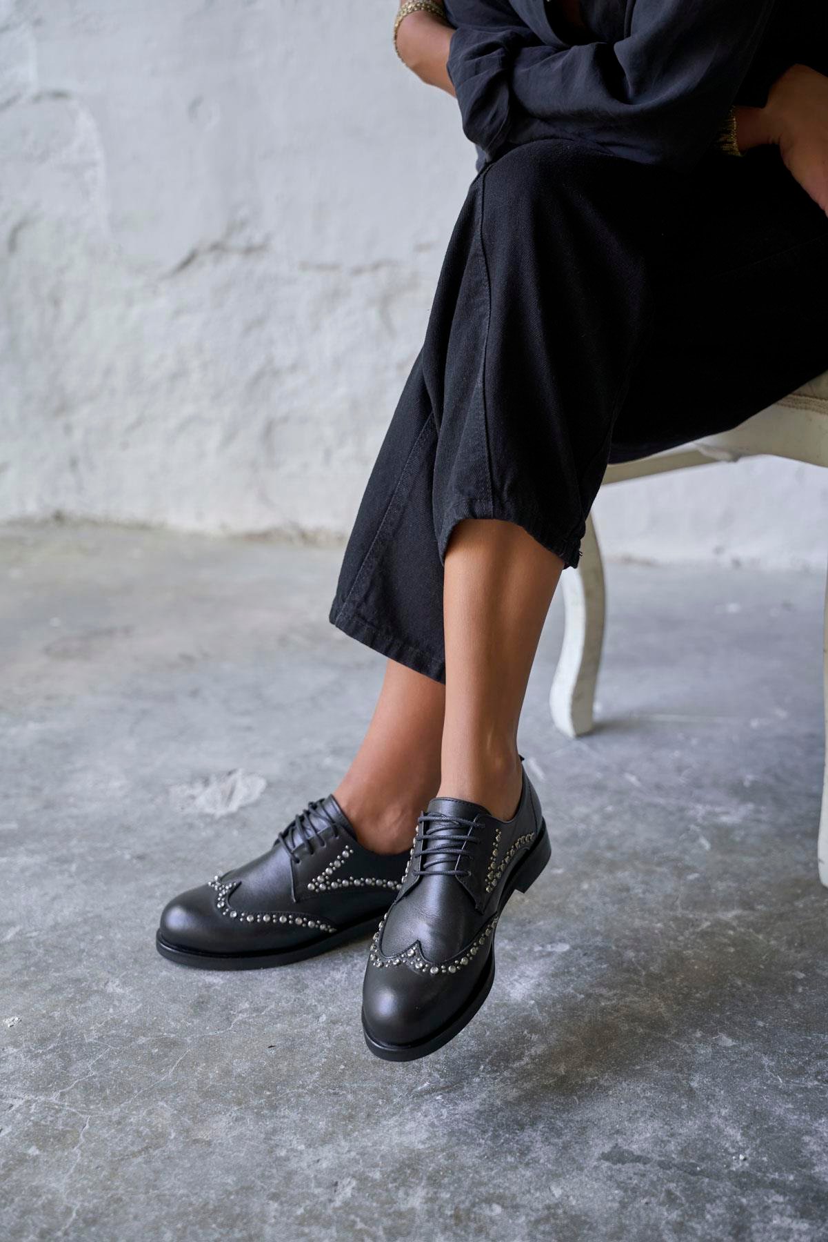 DAFFY SİYAH DERİ MAKOSEN