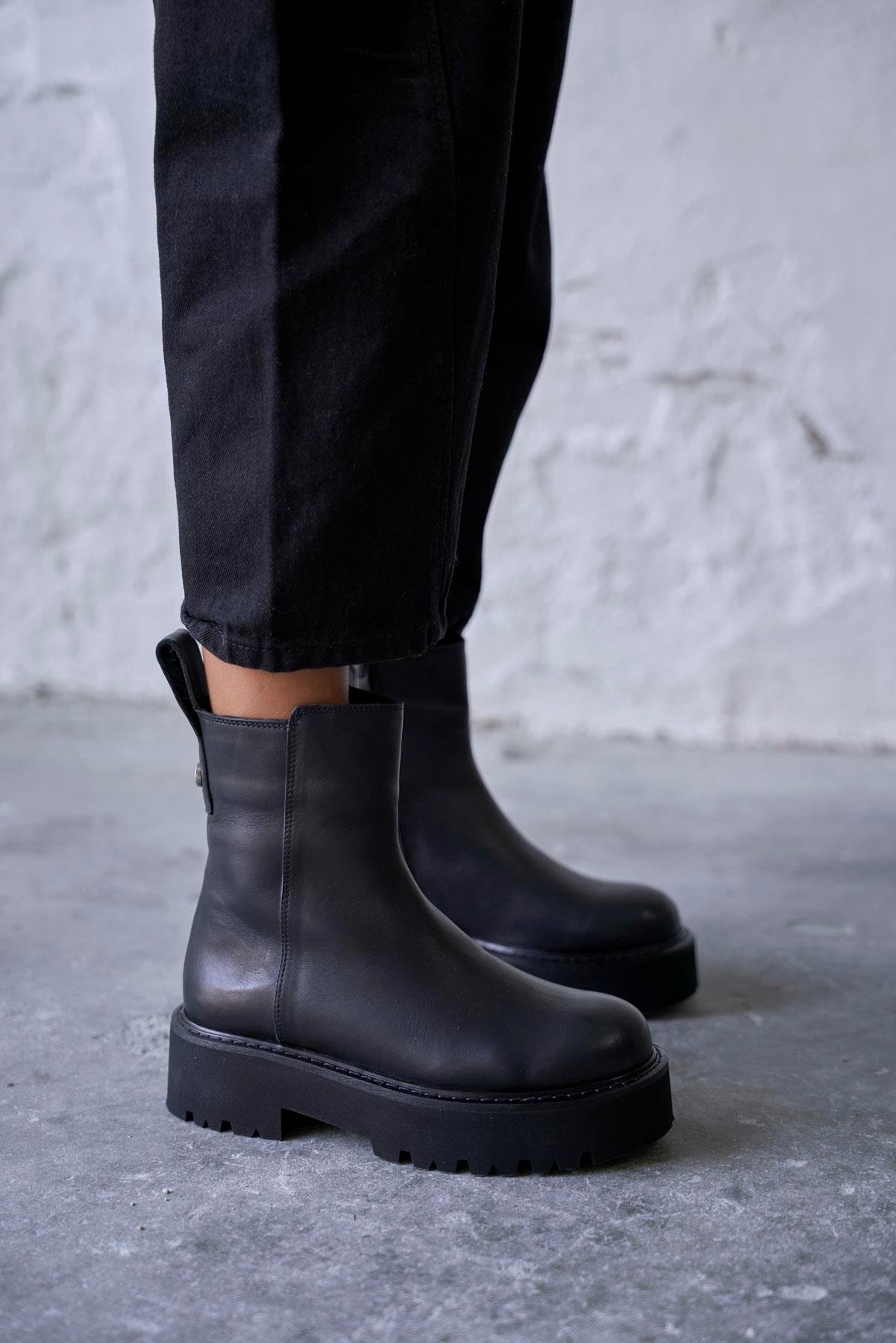 DOM SİYAH DERİ BOT