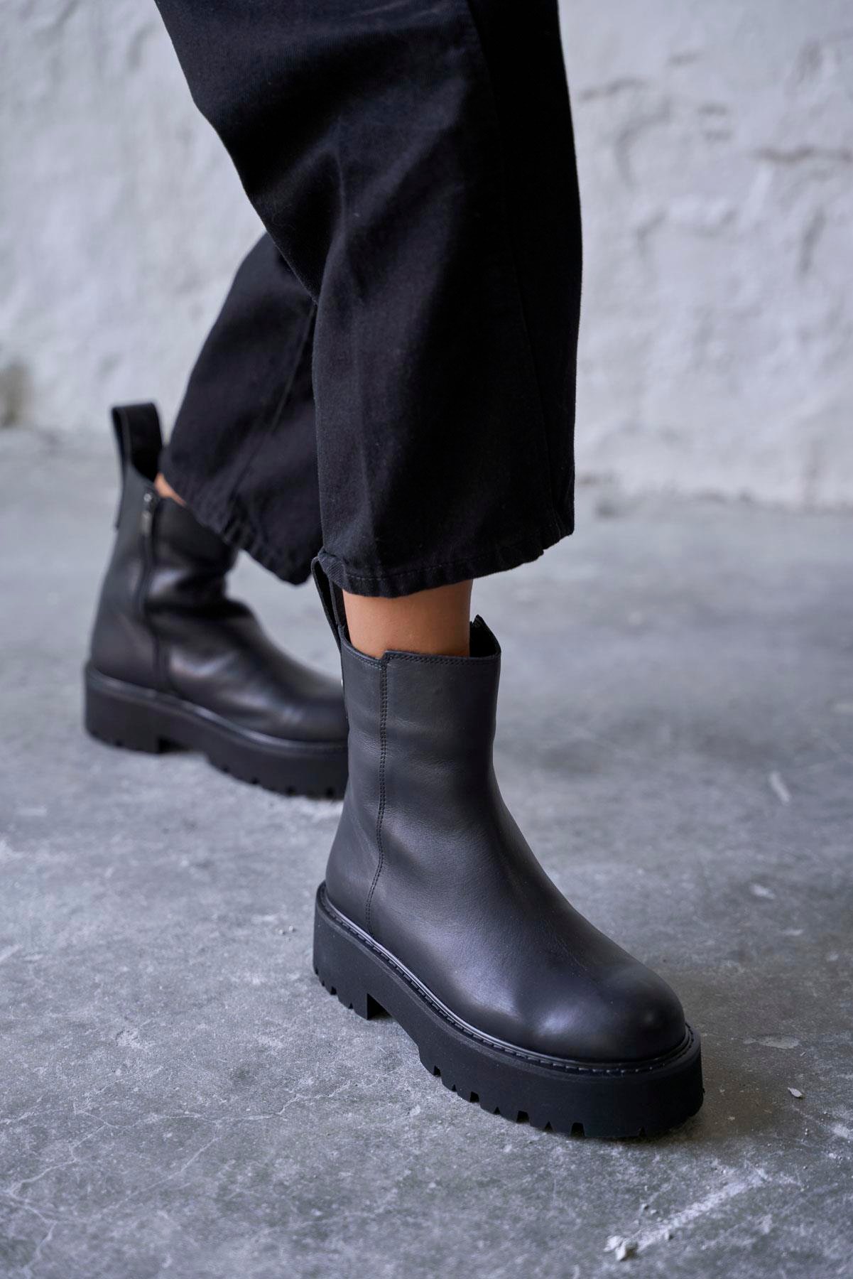 DOM SİYAH DERİ BOT