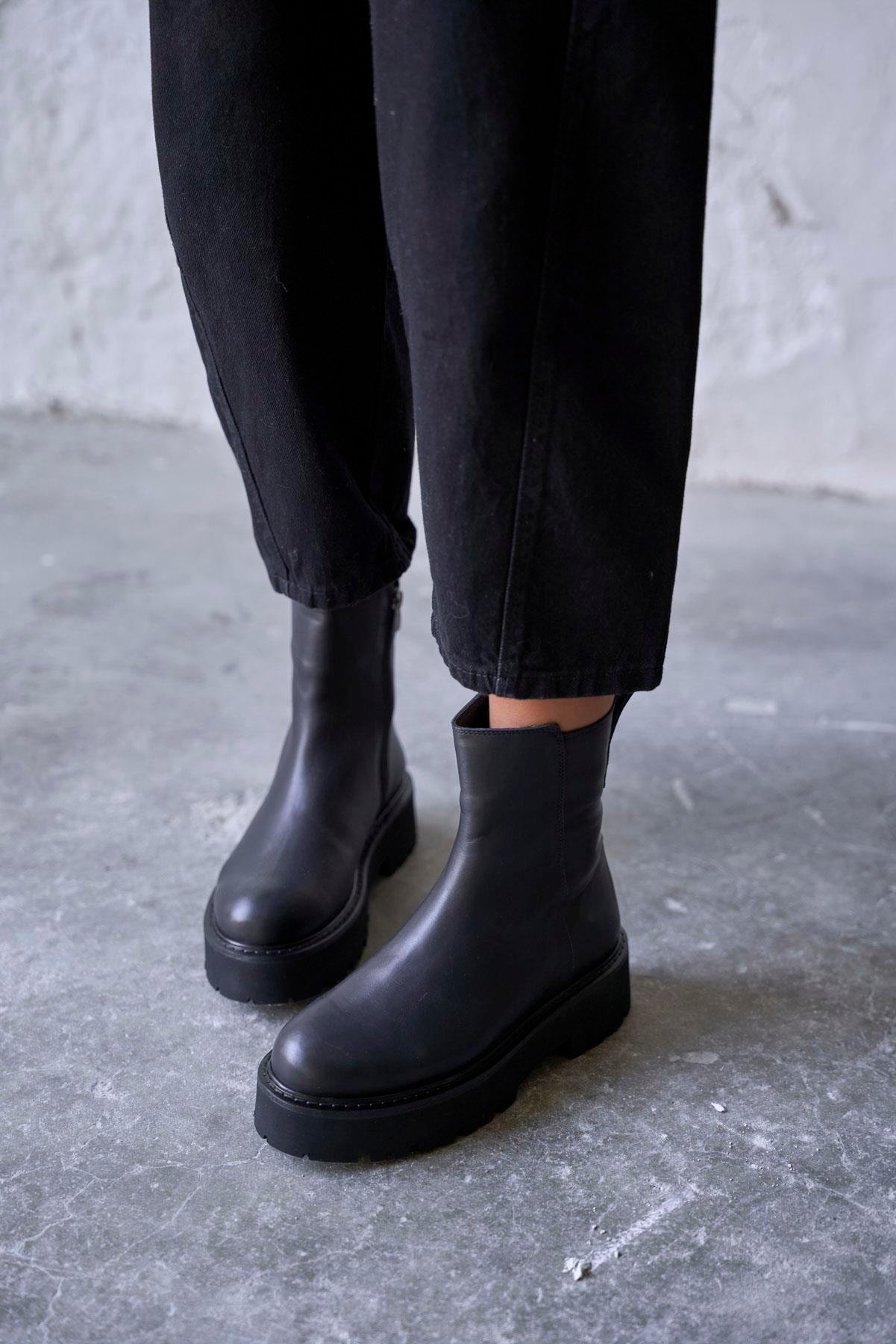 DOM SİYAH DERİ BOT