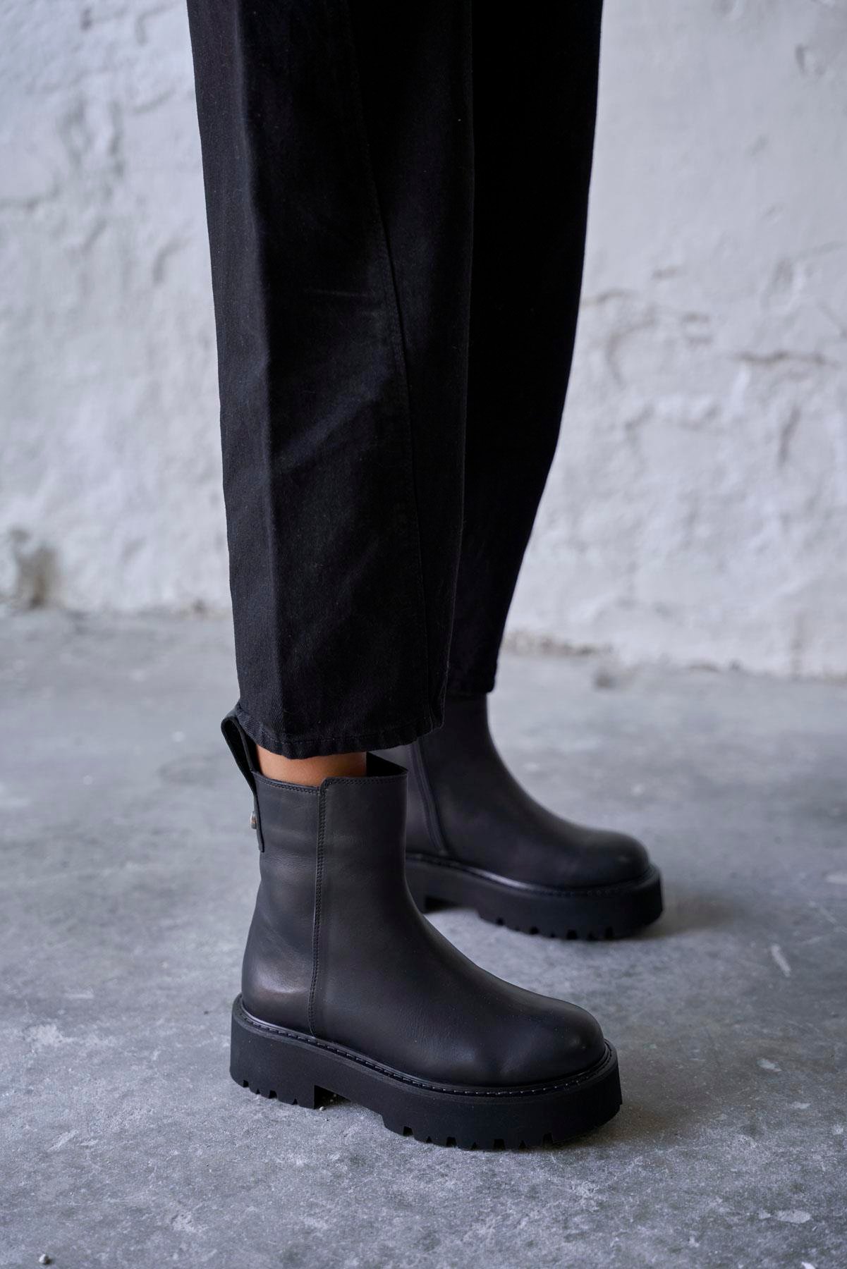 DOM SİYAH DERİ BOT