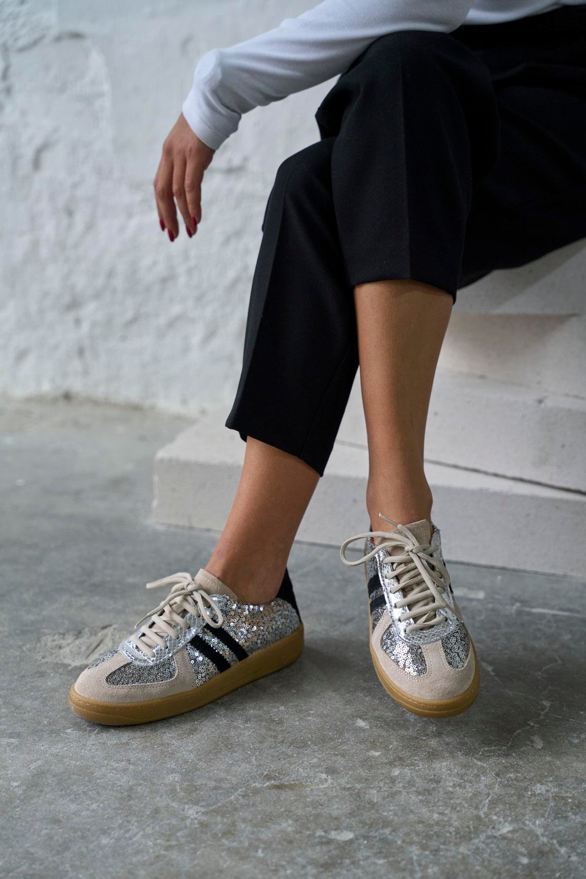 EVAN GÜMÜŞ PULLU SPOR AYAKKABI