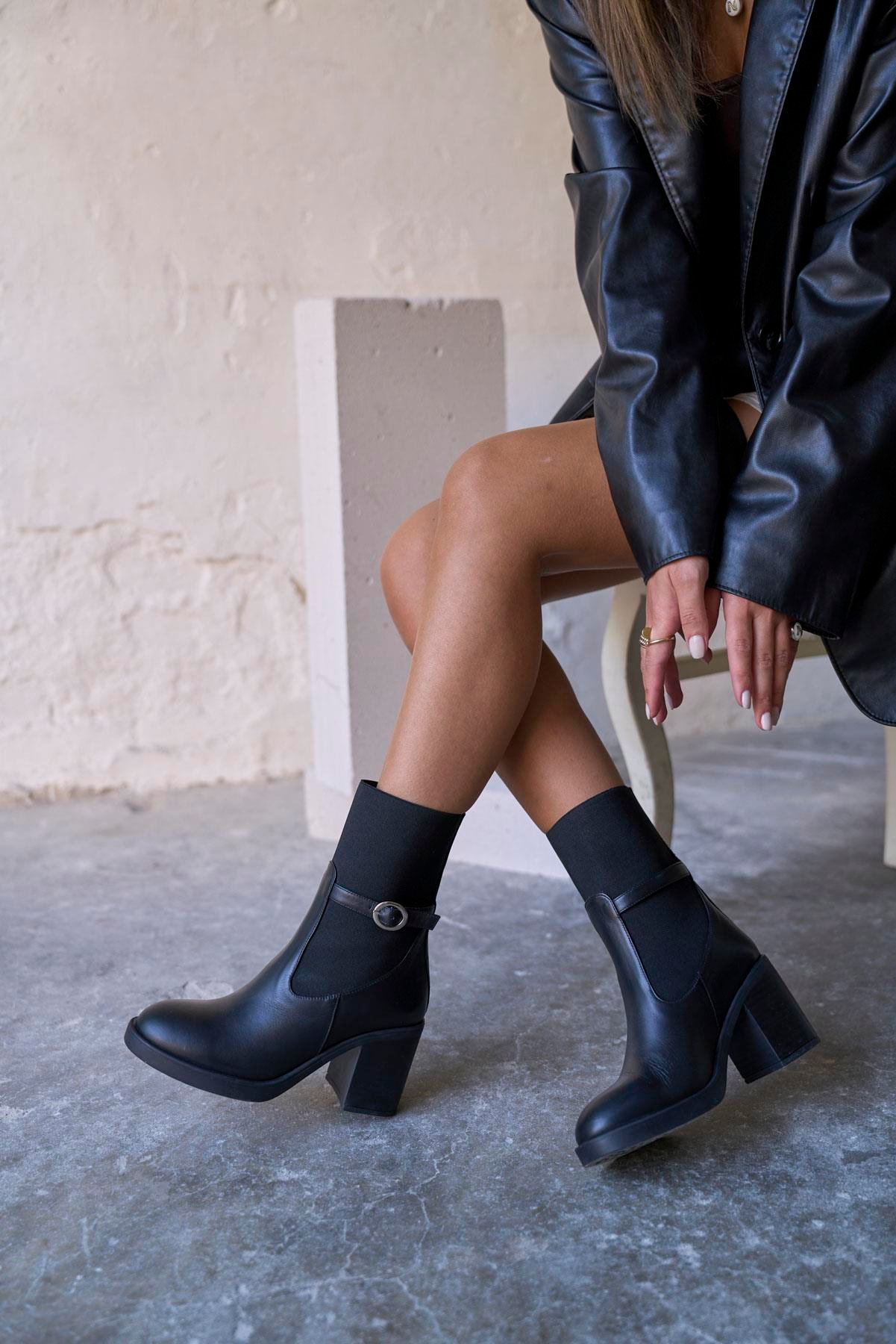 FAZE SİYAH DERİ TOPUKLU BOT