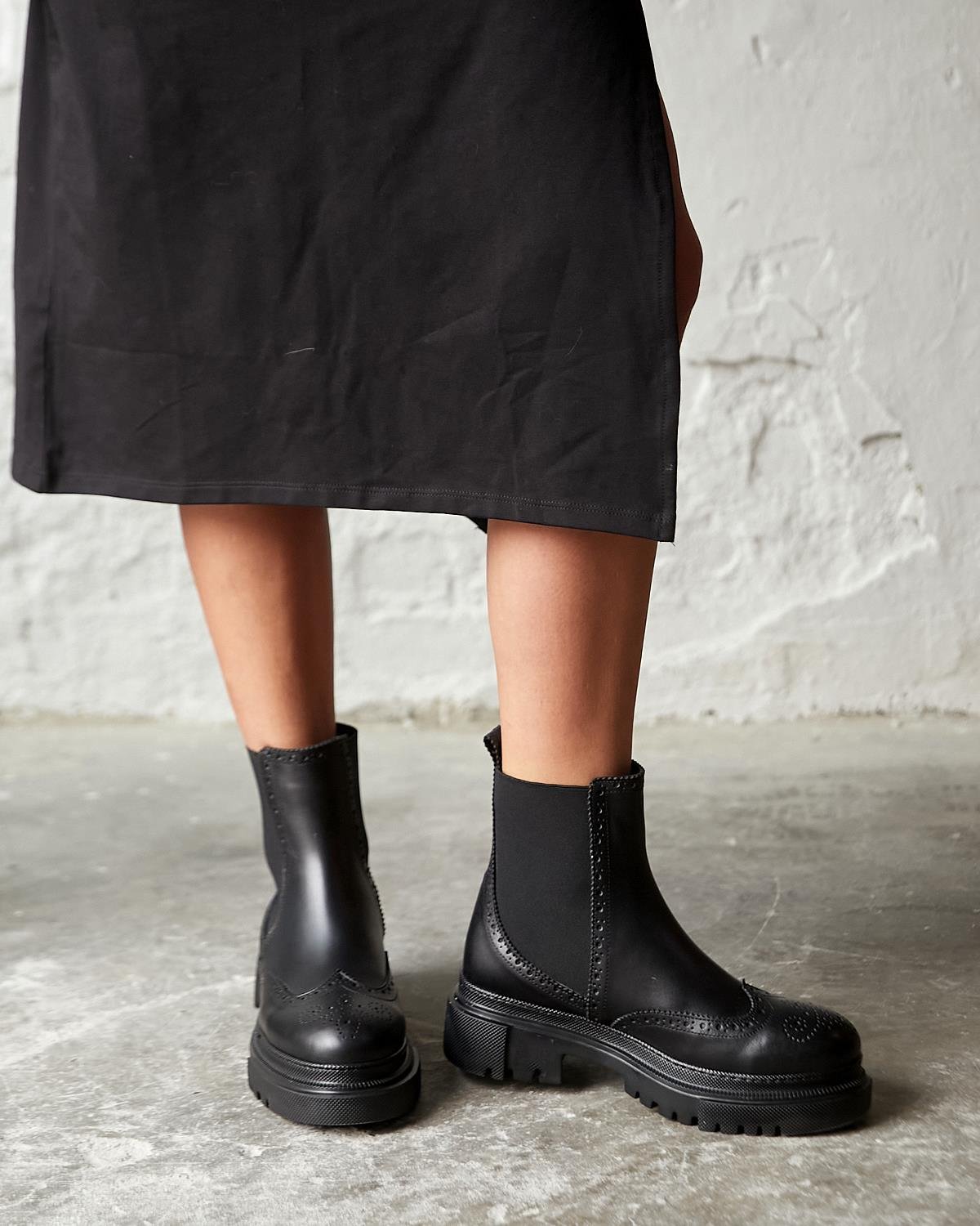 FEED SİYAH DERİ BOT