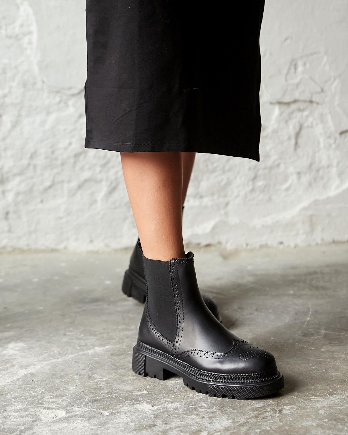 FEED SİYAH DERİ BOT