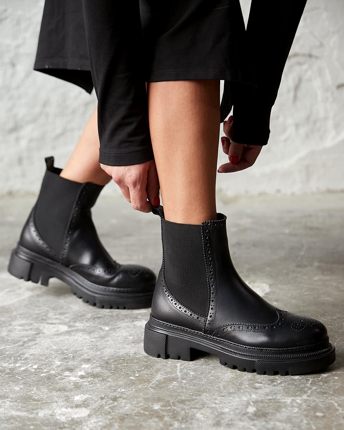 FEED SİYAH DERİ BOT