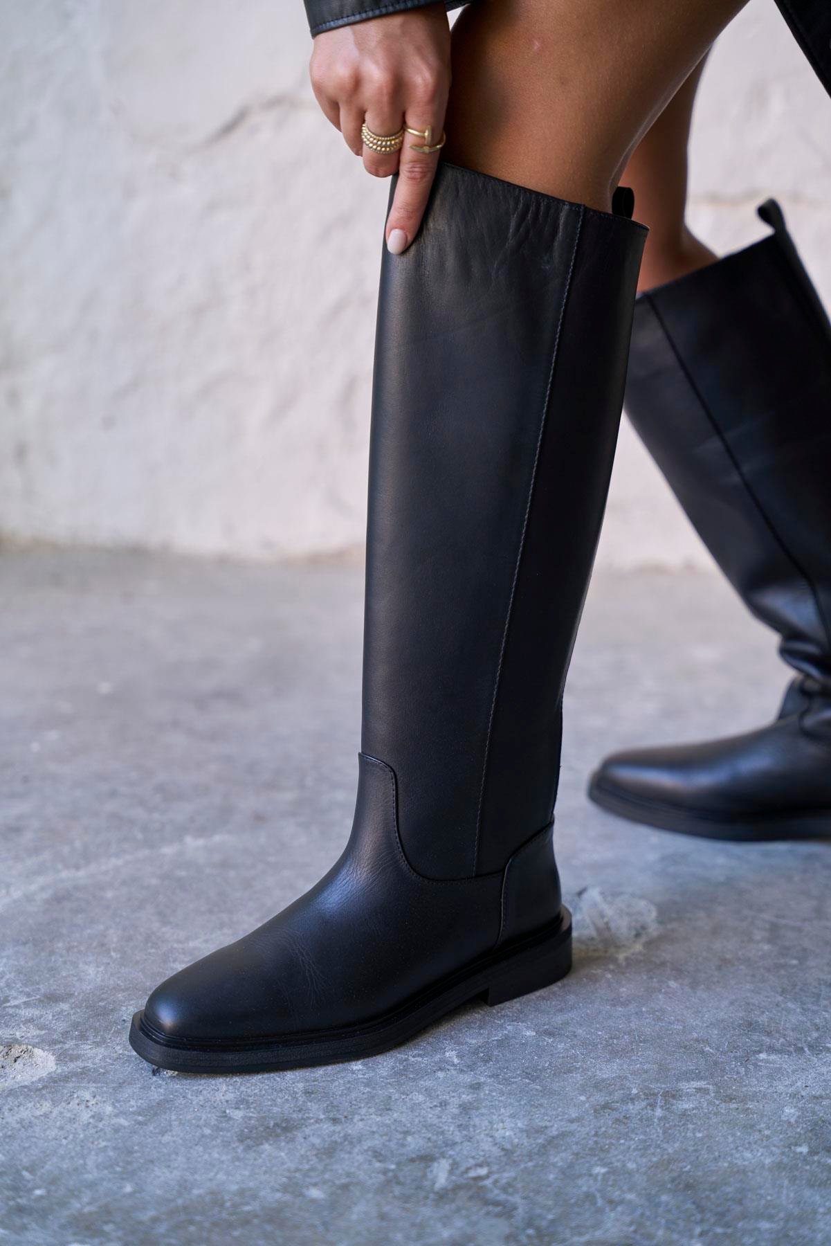 FLOVA SİYAH DERİ ÇİZME