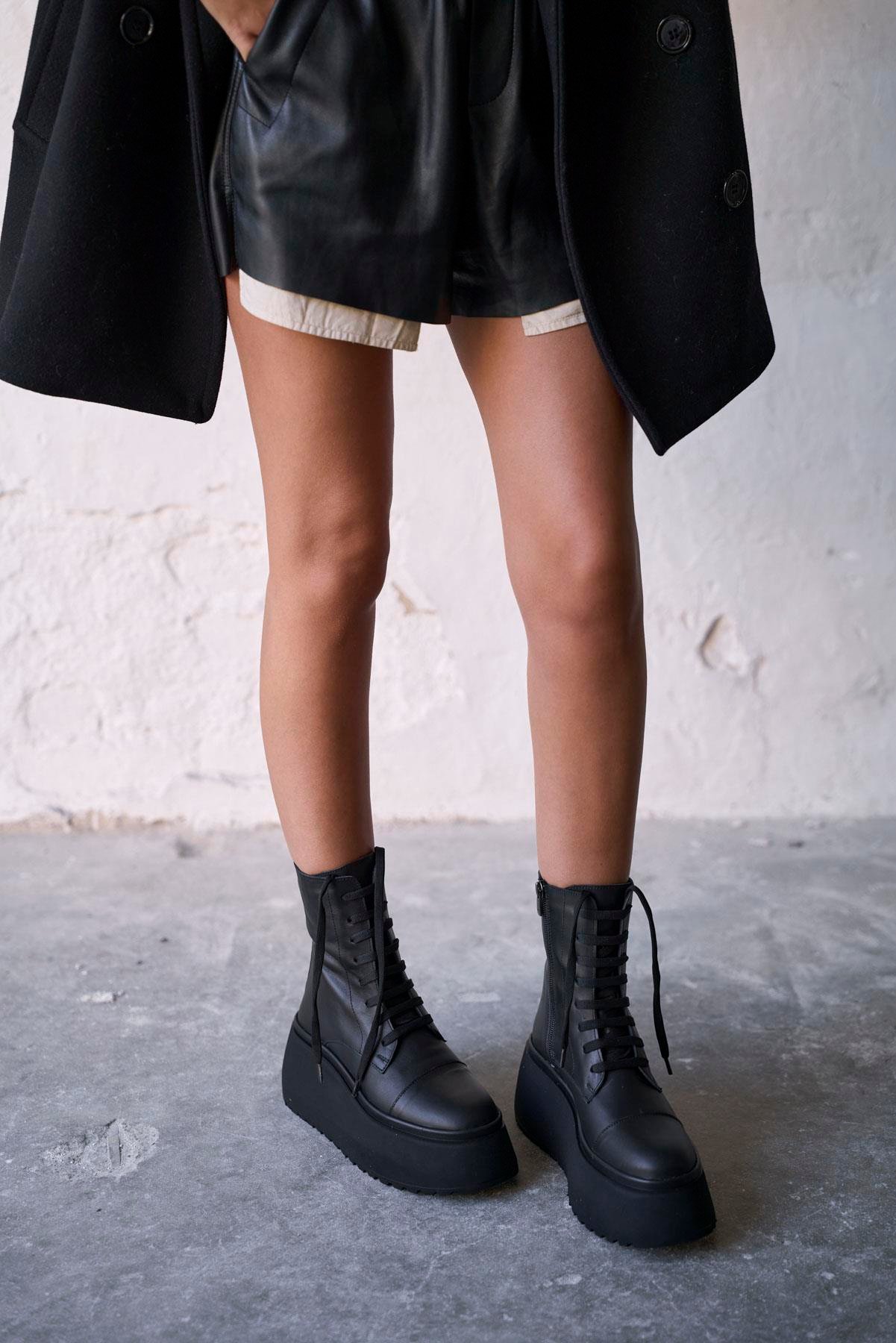 FLOYD SİYAH DERİ POSTAL