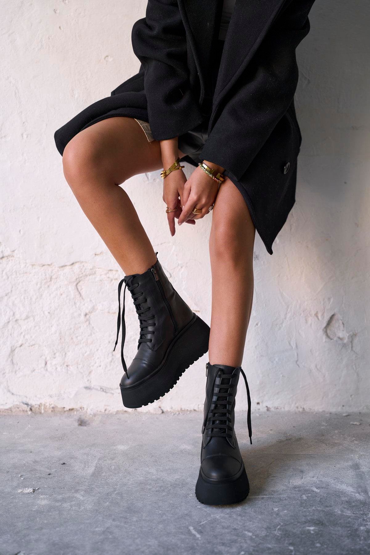 FLOYD SİYAH DERİ POSTAL