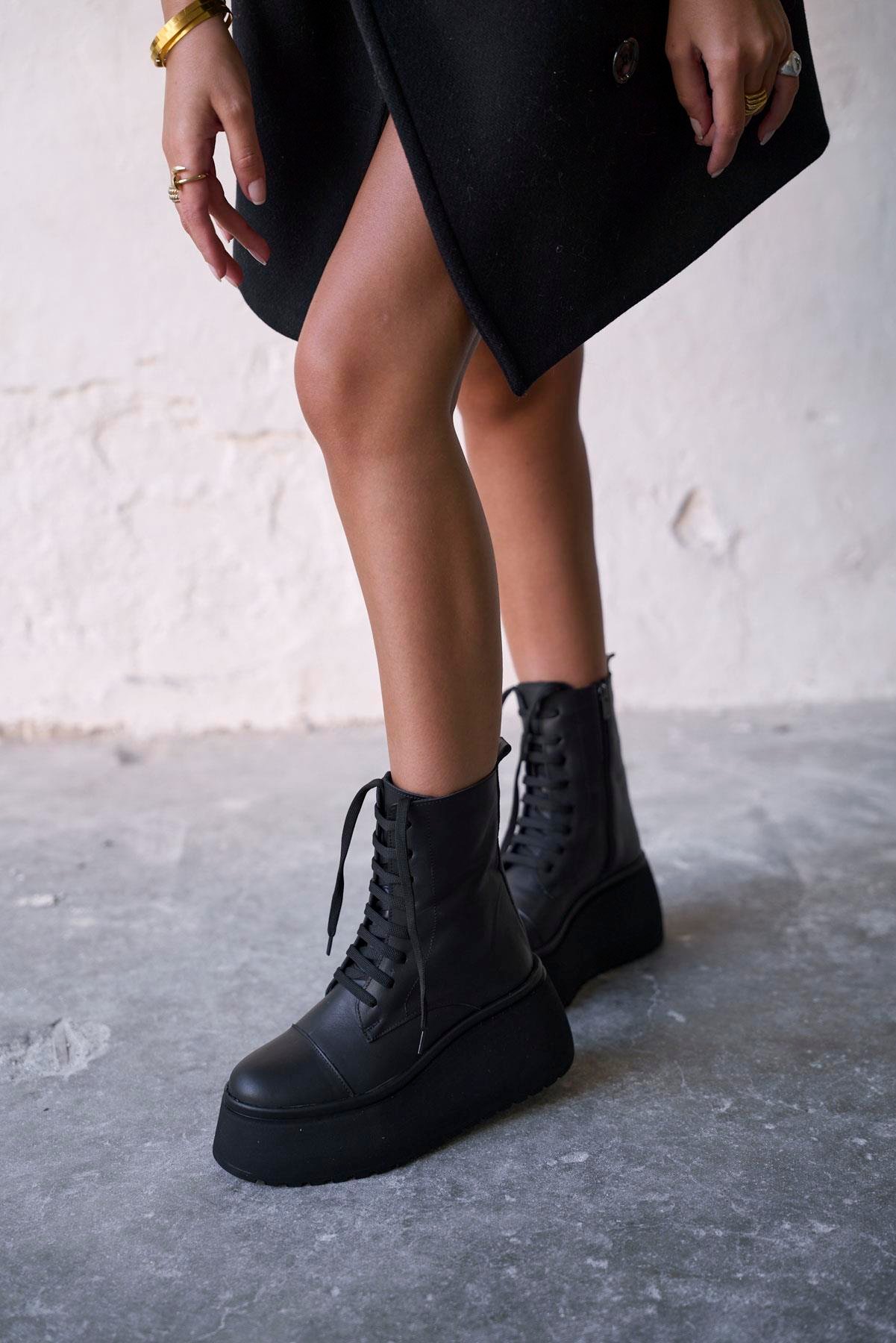 FLOYD SİYAH DERİ POSTAL