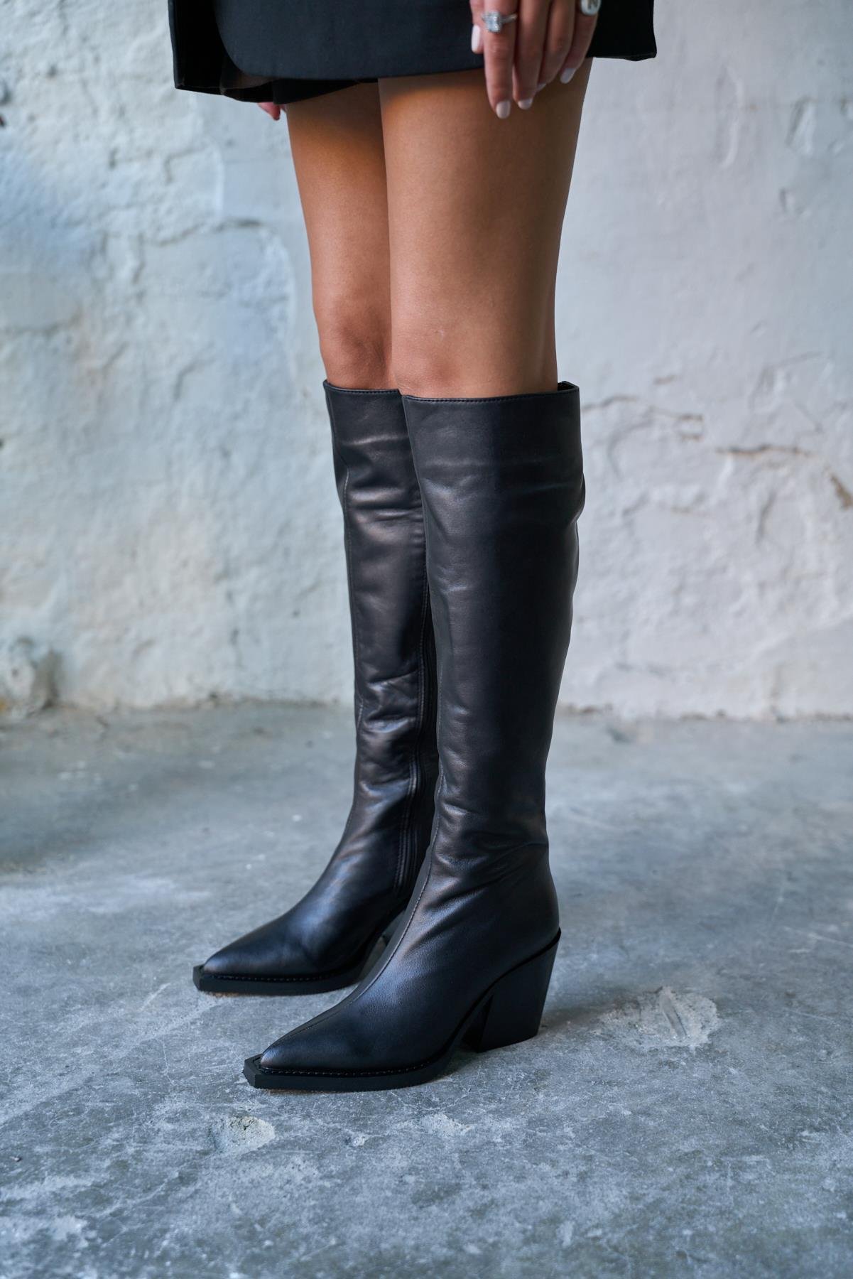 FRİEL SİYAH DERİ  ÇİZME