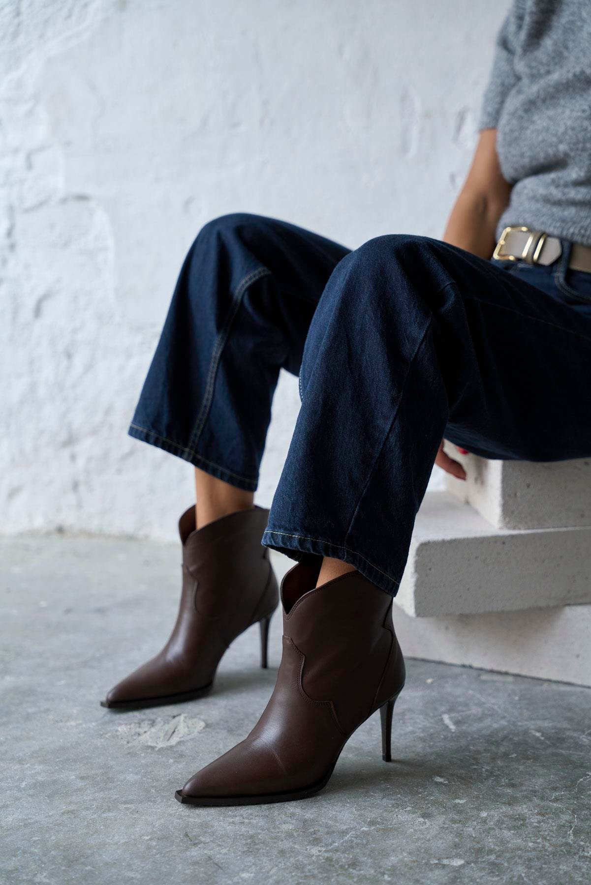 HELLA KAHVE DERİ TOPUKLU BOT