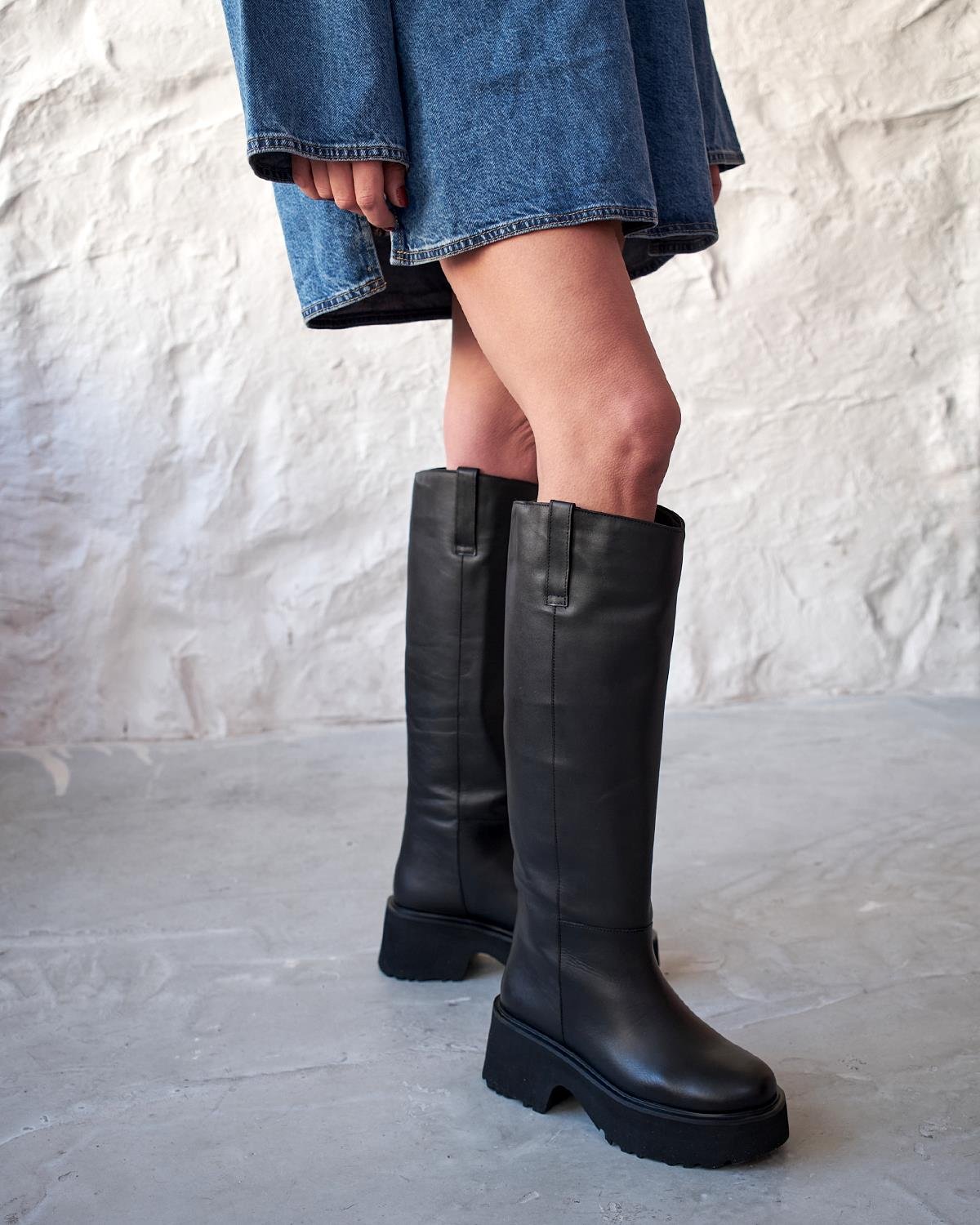 JENA SİYAH DERİ ÇİZME