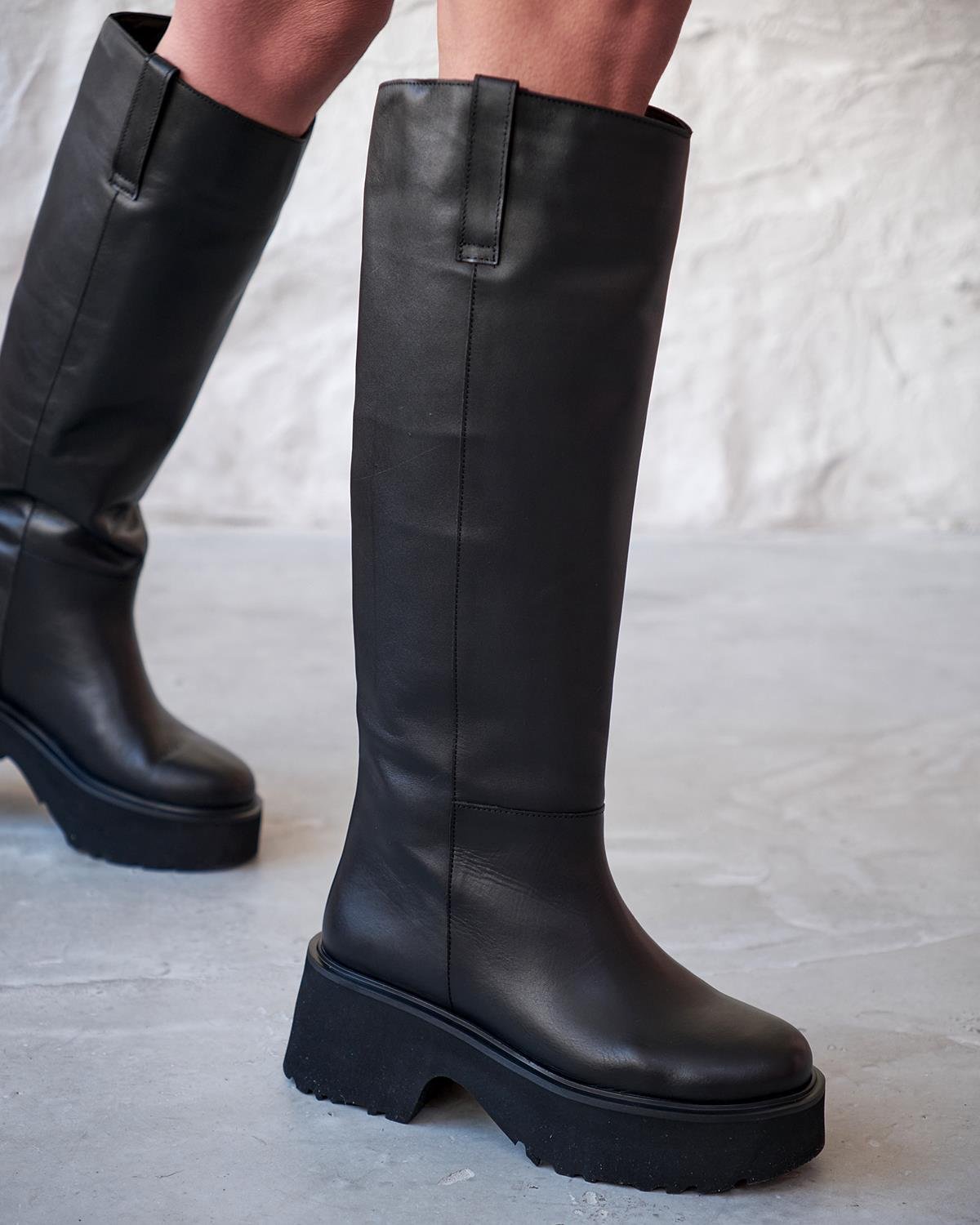 JENA SİYAH DERİ ÇİZME