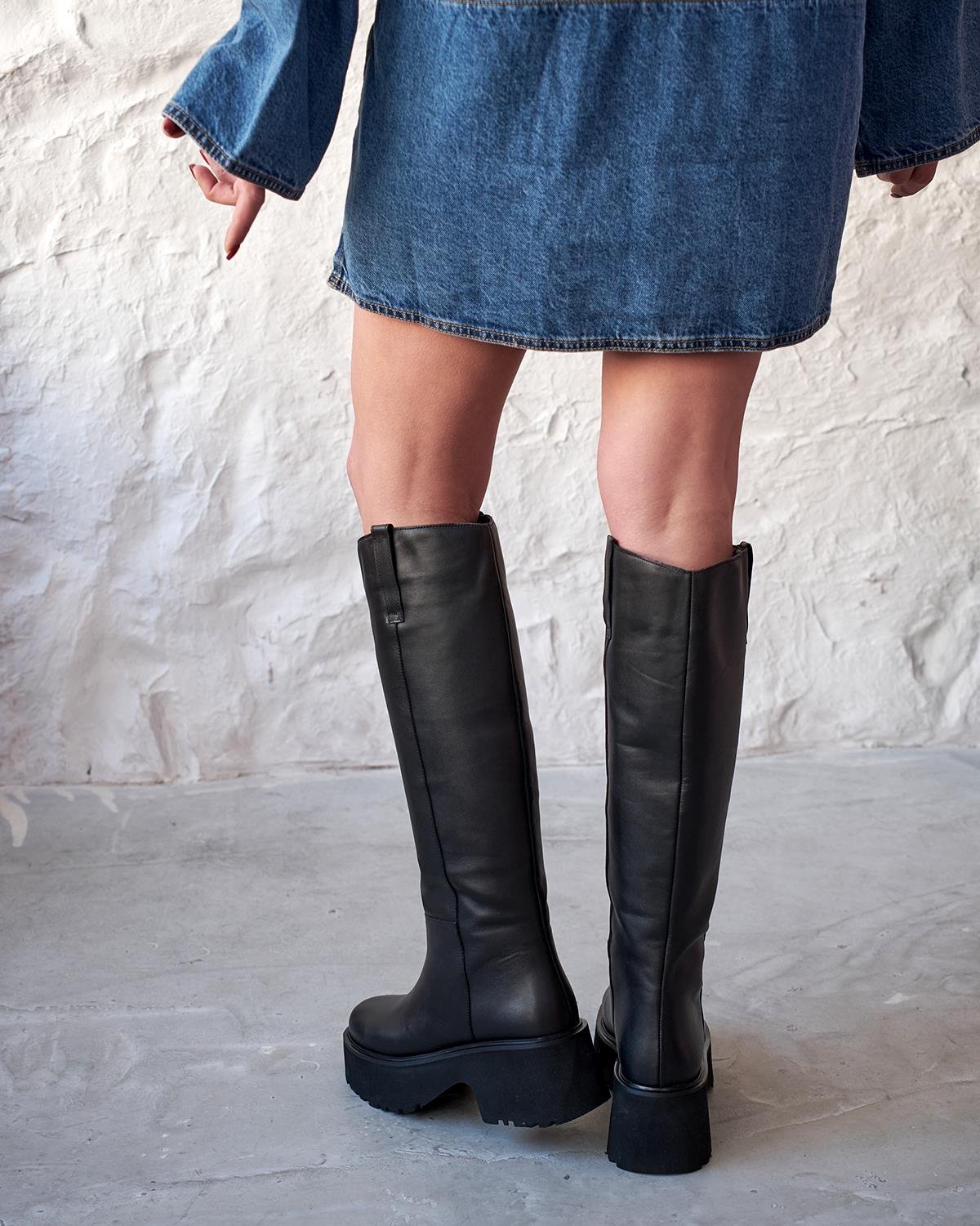 JENA SİYAH DERİ ÇİZME