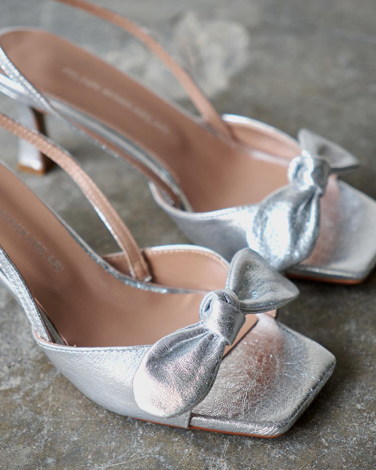 LESETTO GÜMÜŞ DERİ TOPUKLU AYAKKABI 