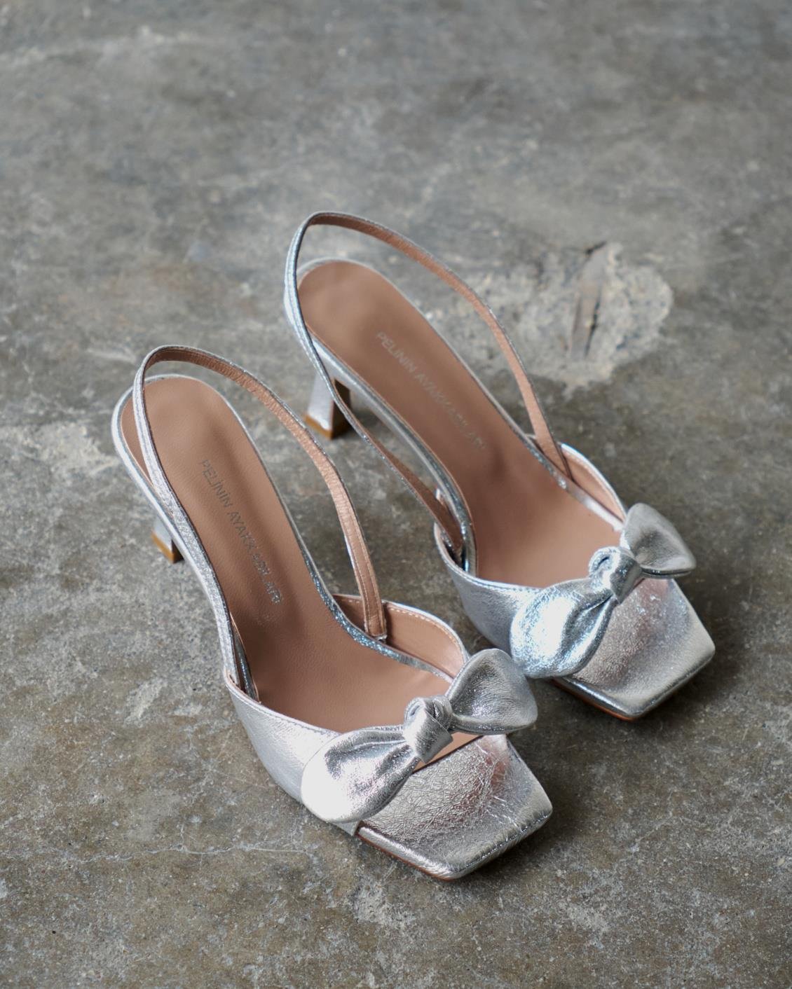 LESETTO GÜMÜŞ DERİ TOPUKLU AYAKKABI 