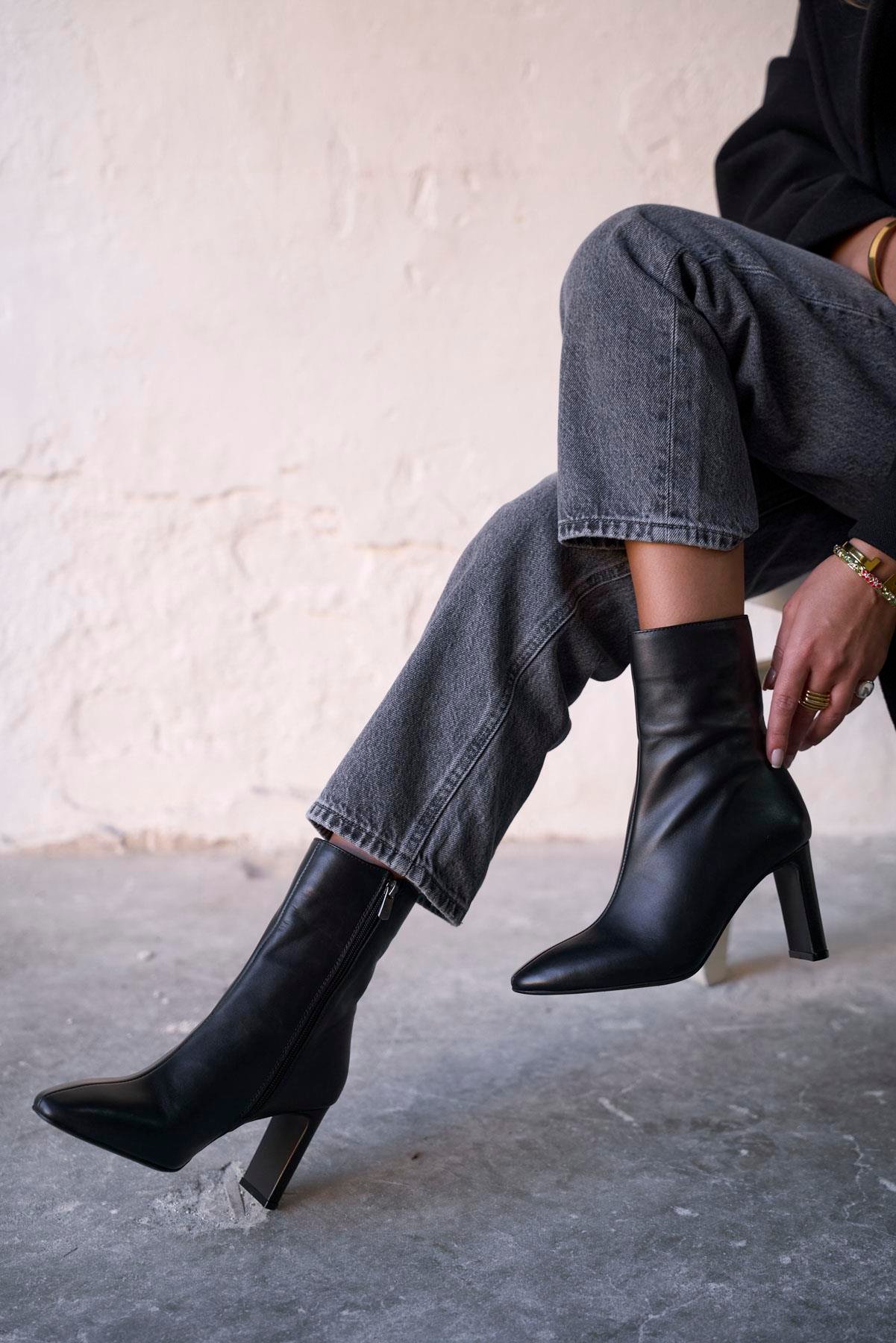 MARİSSE SİYAH DERİ TOPUKLU BOT