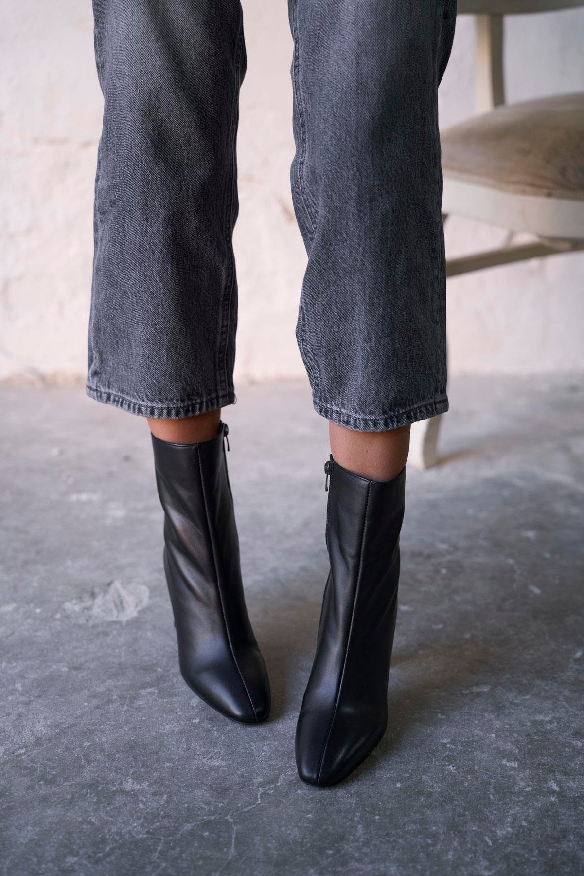 MARİSSE SİYAH DERİ TOPUKLU BOT