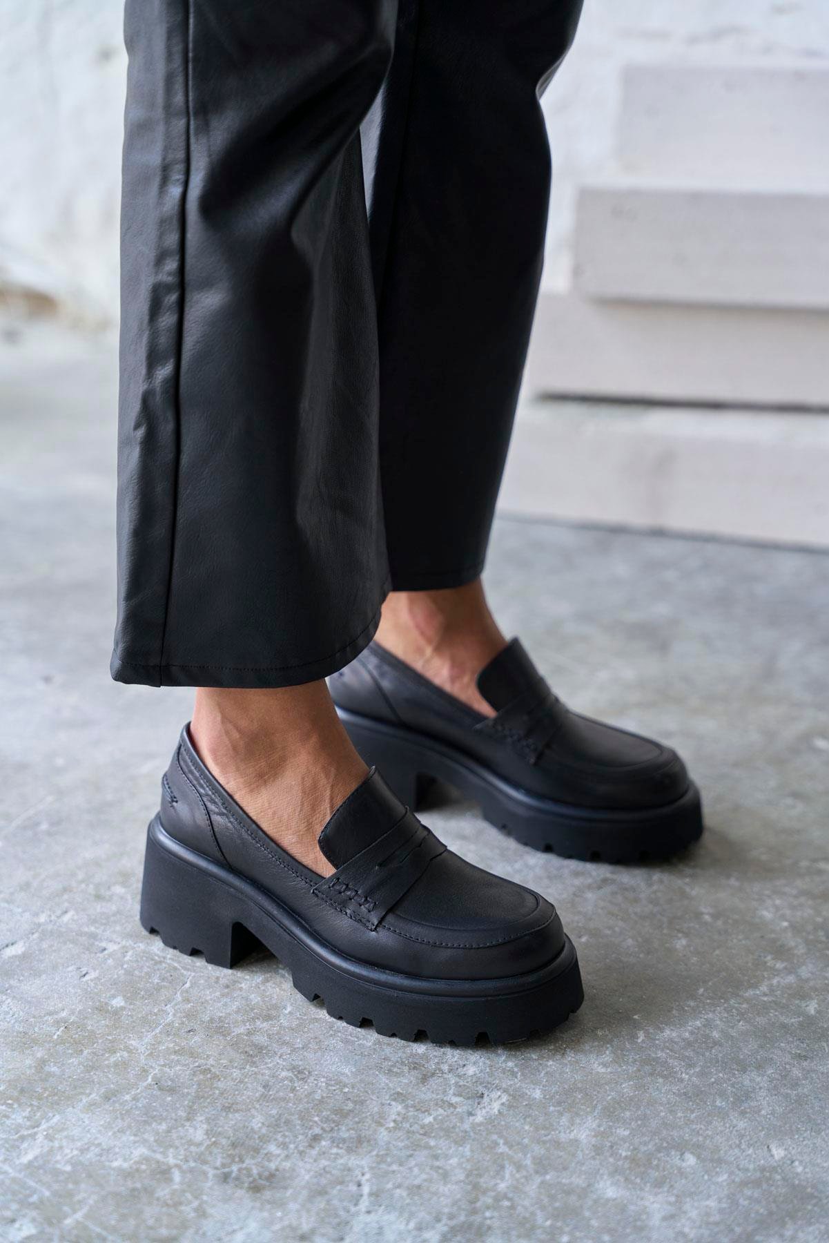 MARSEY SİYAH DERİ TOPUKLU MAKOSEN