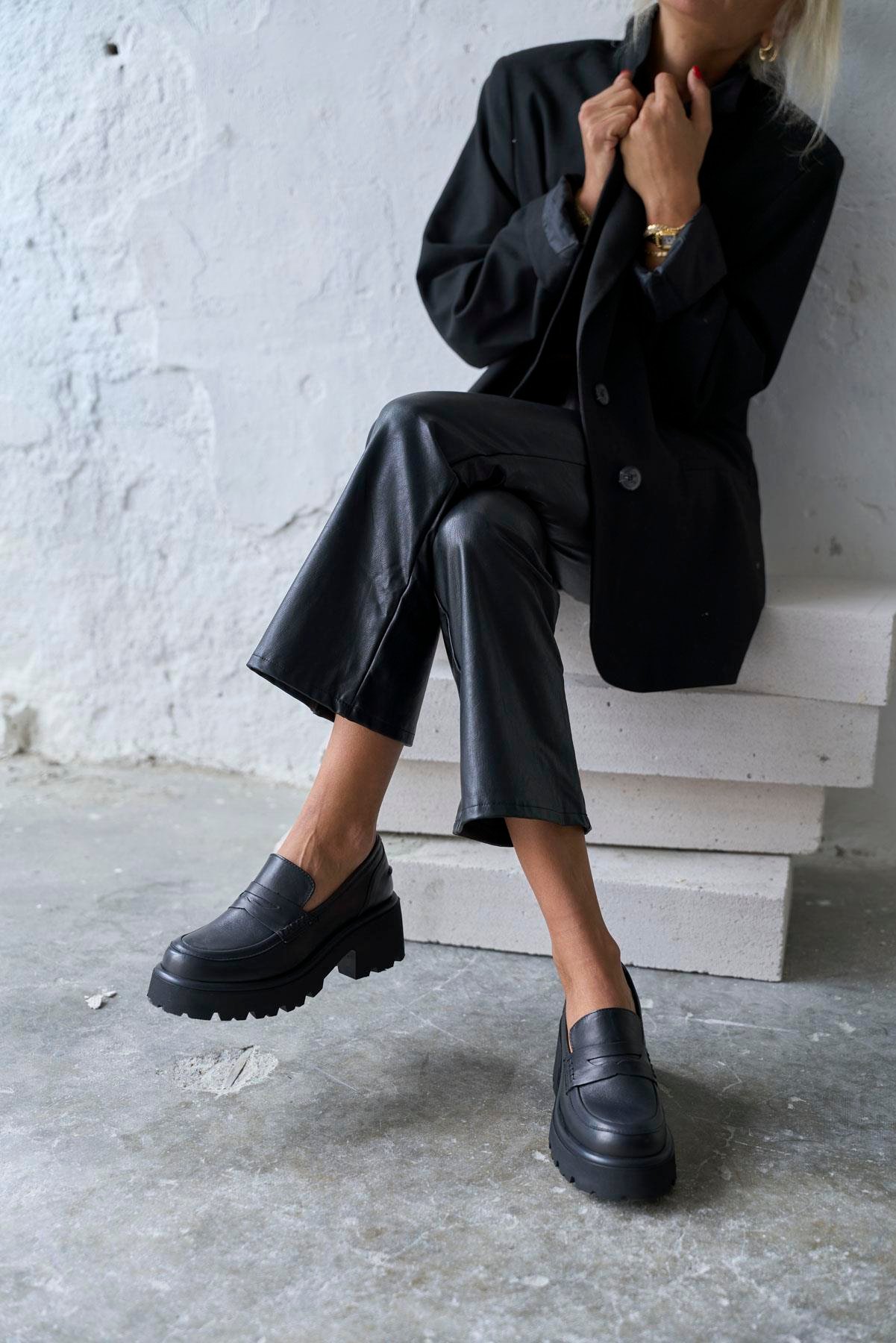 MARSEY SİYAH DERİ TOPUKLU MAKOSEN