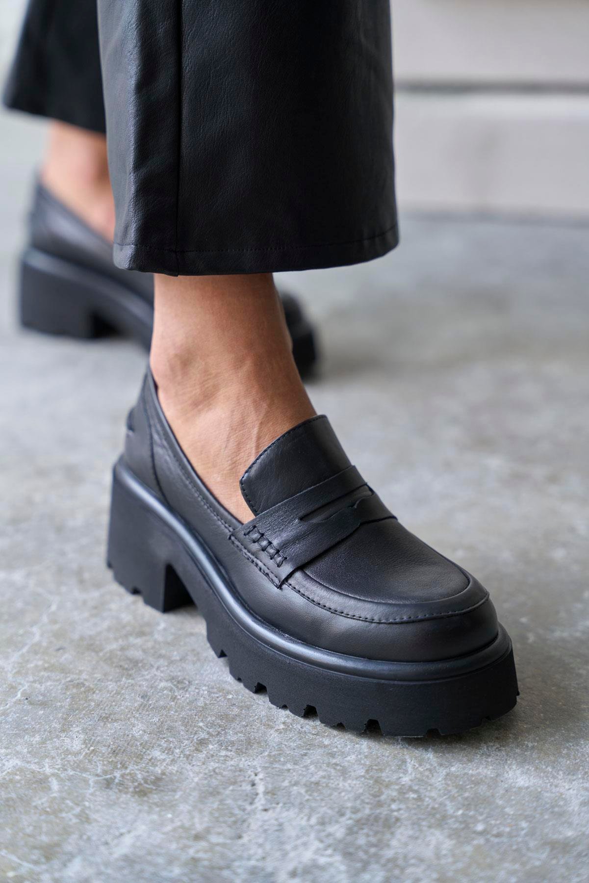 MARSEY SİYAH DERİ TOPUKLU MAKOSEN