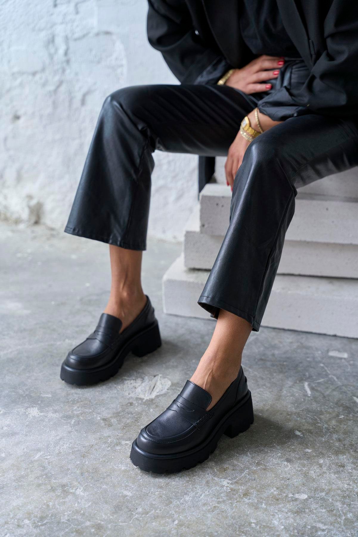 MARSEY SİYAH DERİ TOPUKLU MAKOSEN