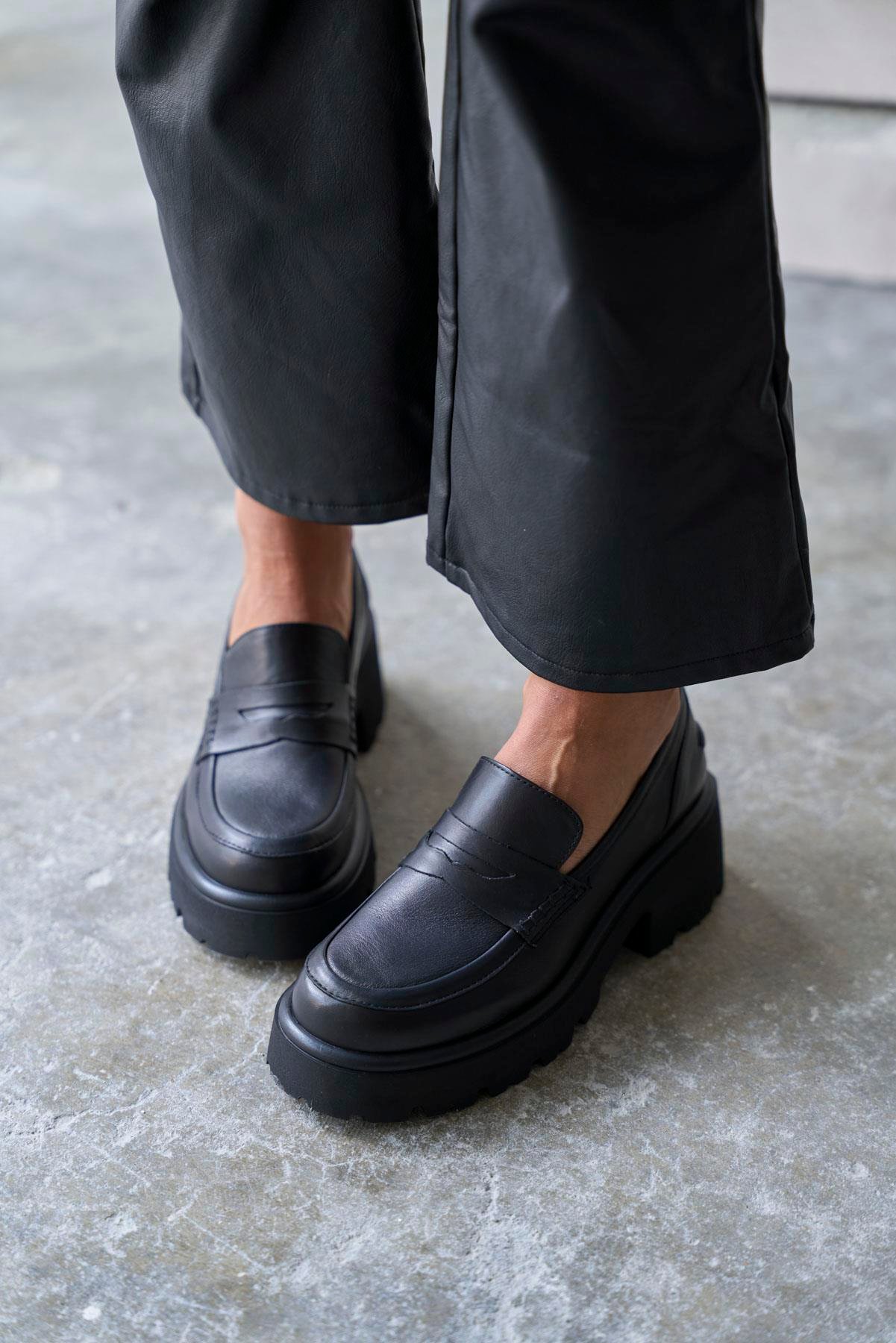 MARSEY SİYAH DERİ TOPUKLU MAKOSEN