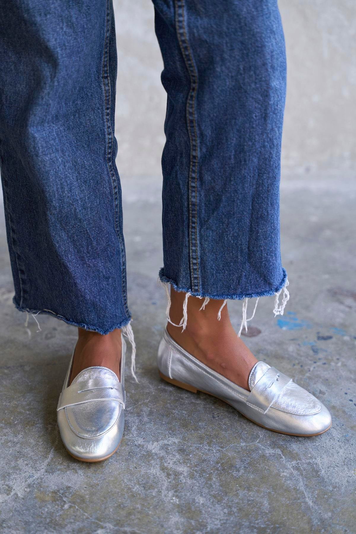 NESCA GÜMÜŞ DERİ BABET