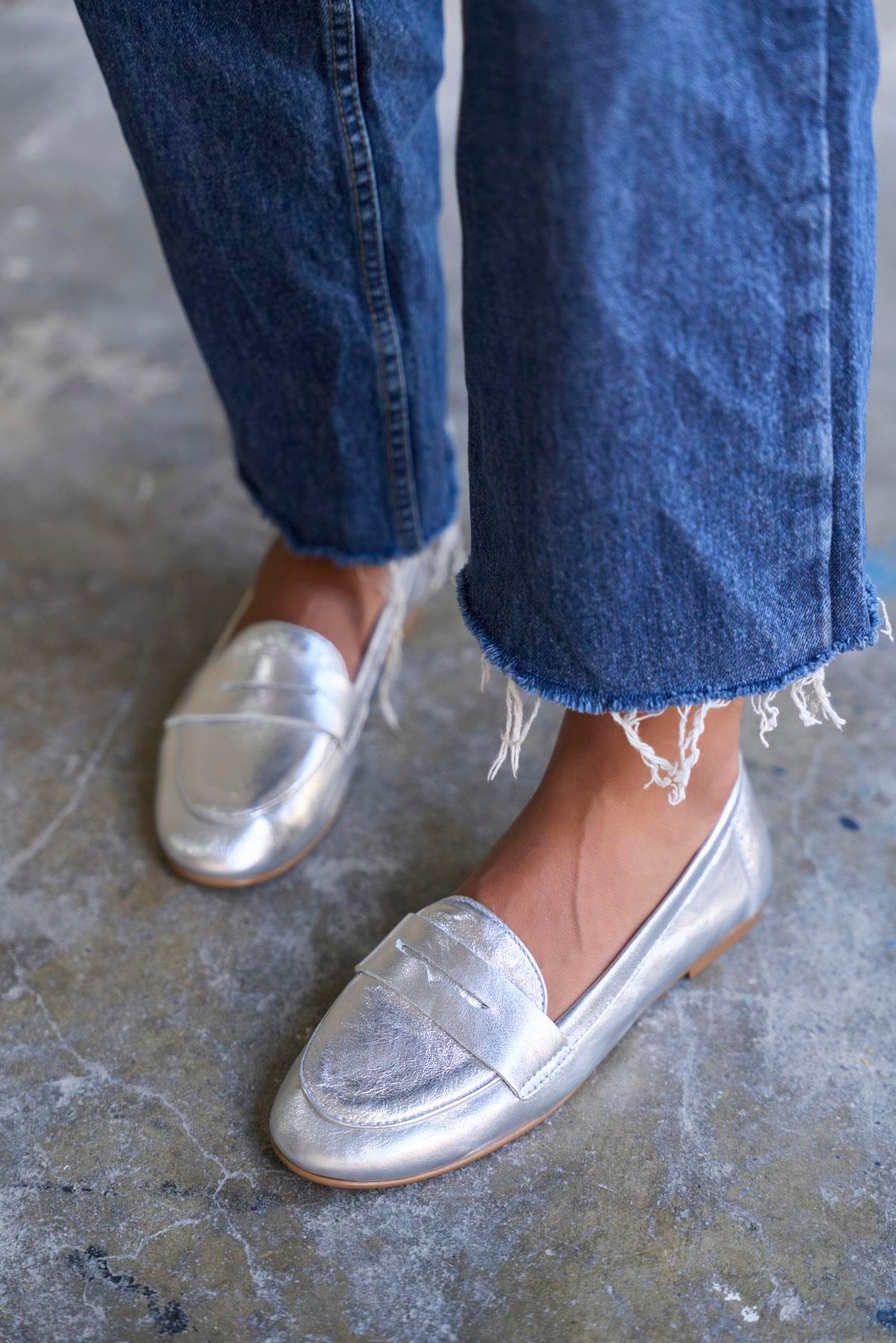 NESCA GÜMÜŞ DERİ BABET