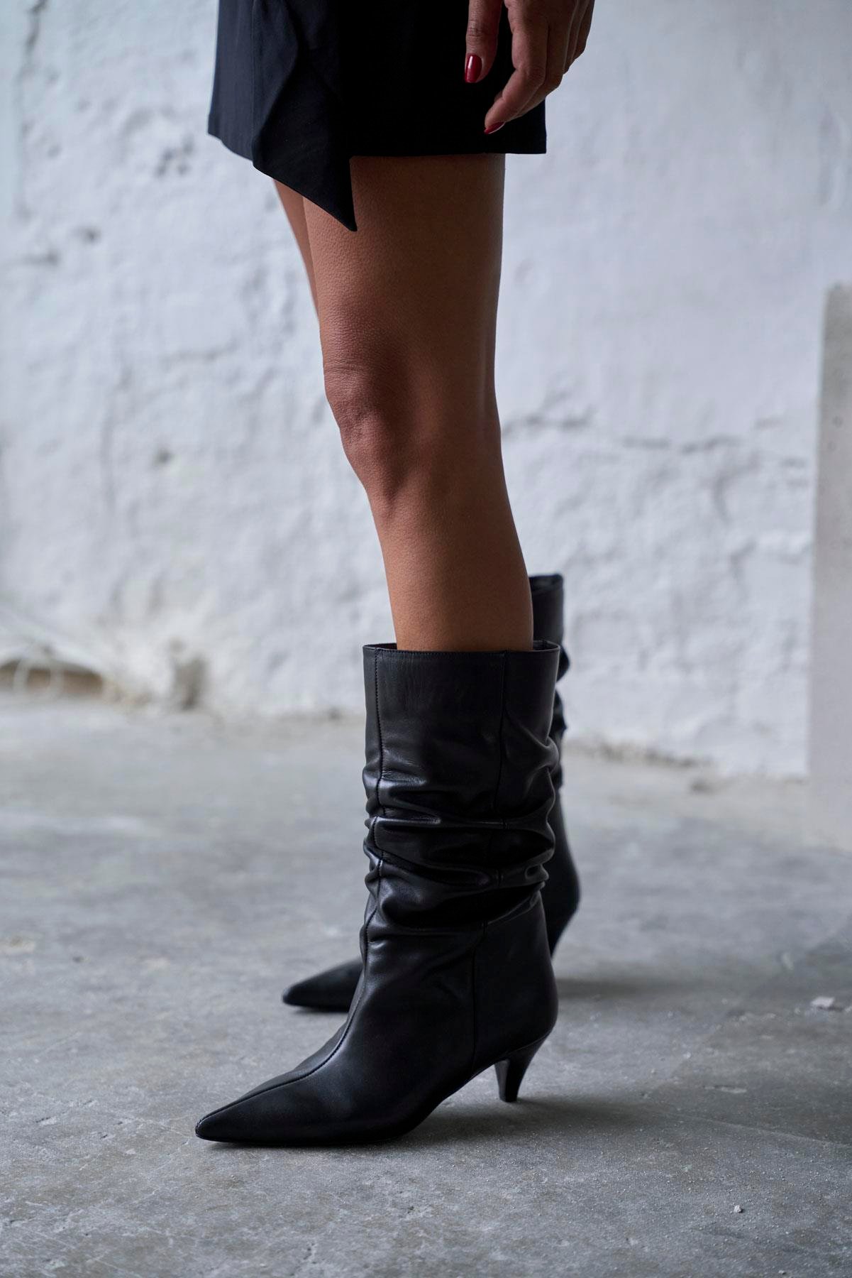 NUVİA SİYAH DERİ ÇİZME