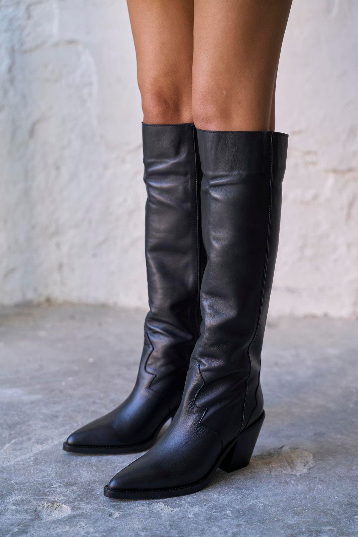 ONDRA SİYAH DERİ ÇİZME