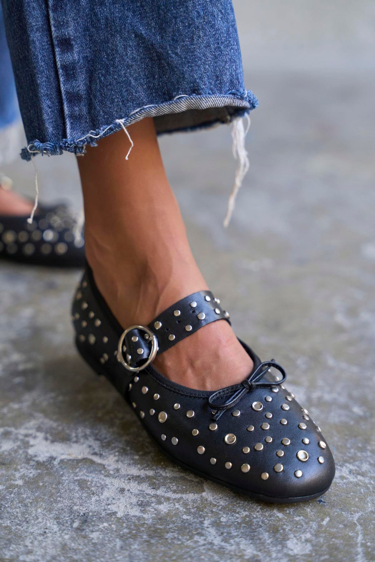 OZZİ SİYAH TROKLU BABET