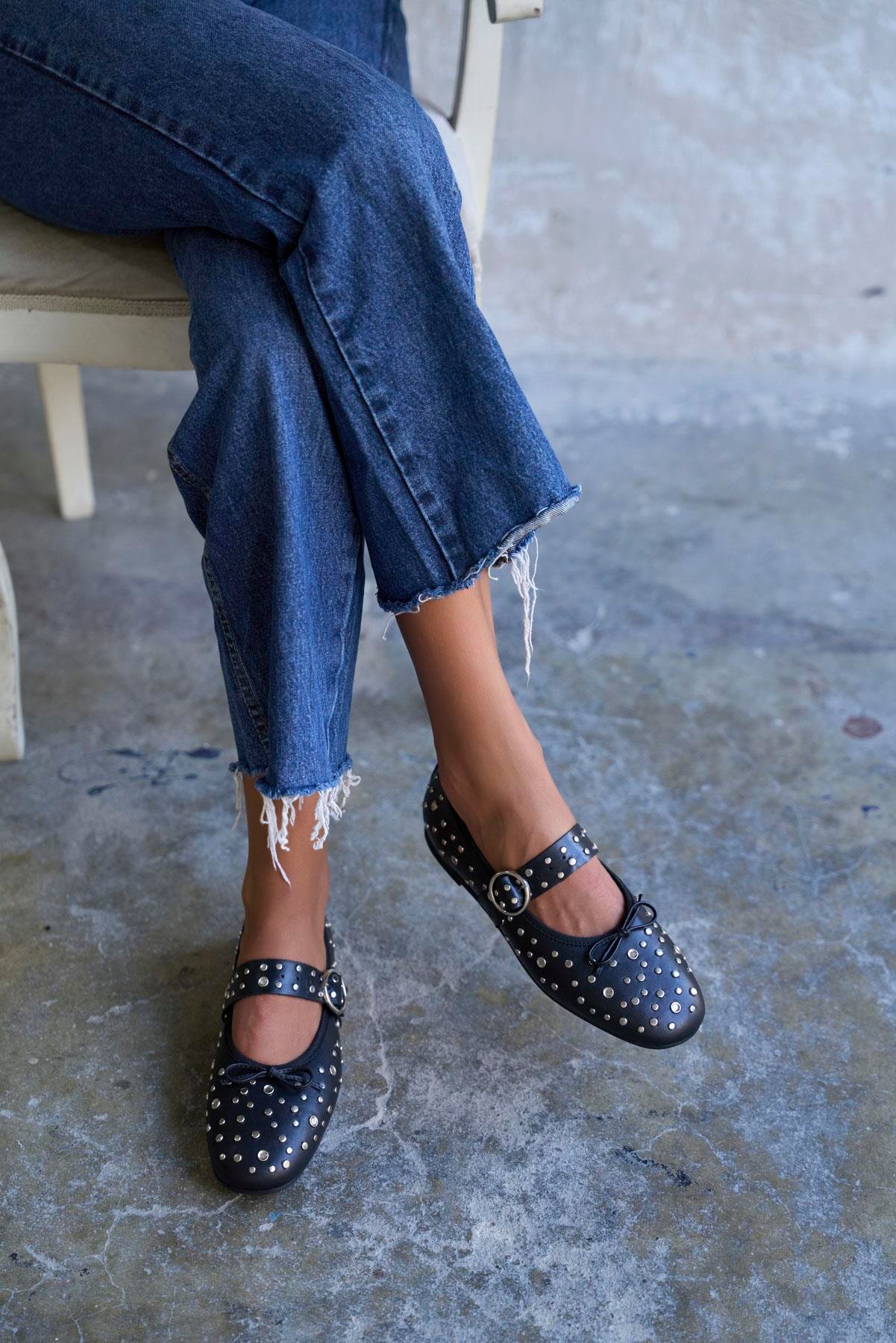 OZZİ SİYAH TROKLU BABET